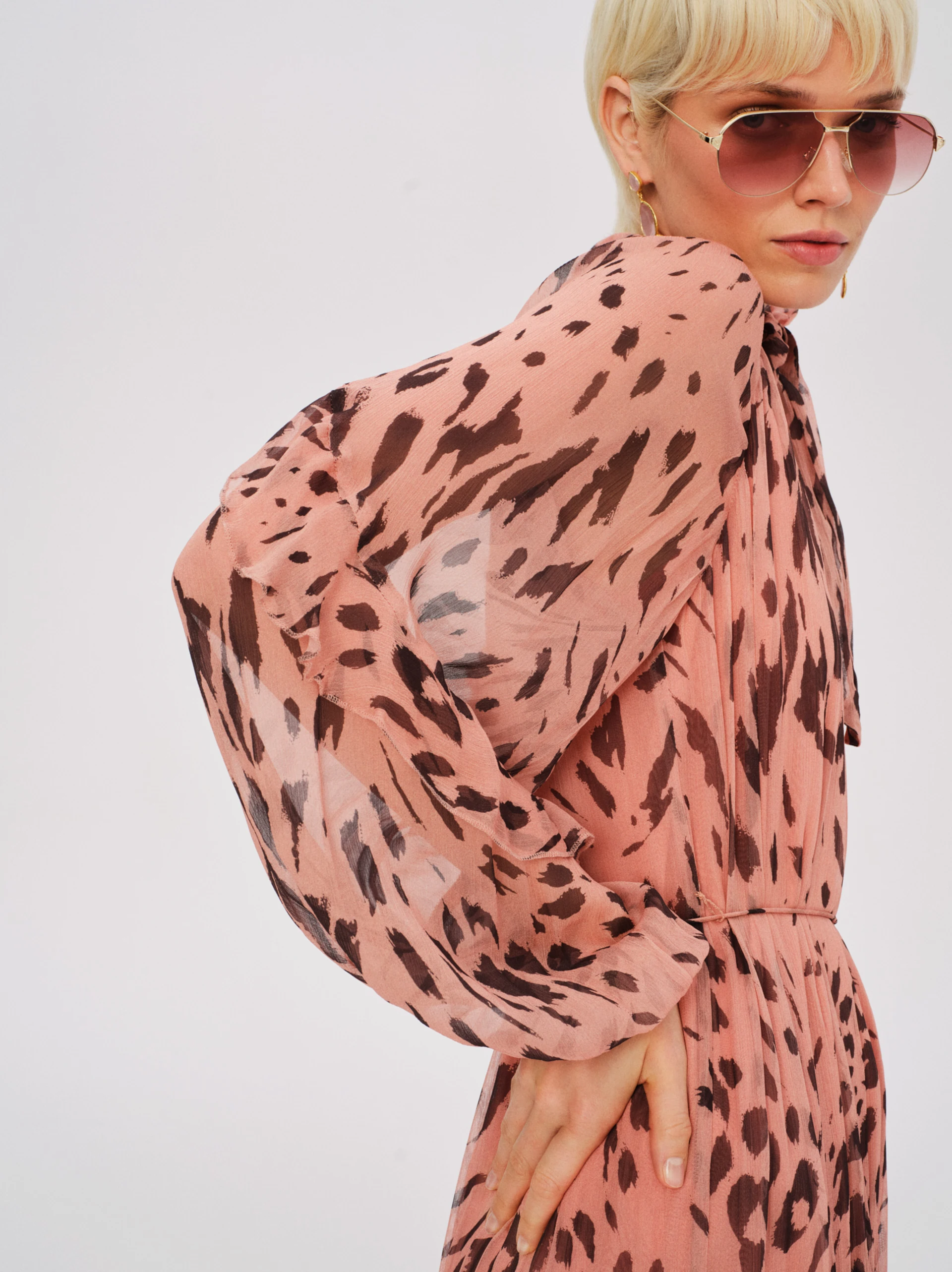 Airy pink viscose midi dress