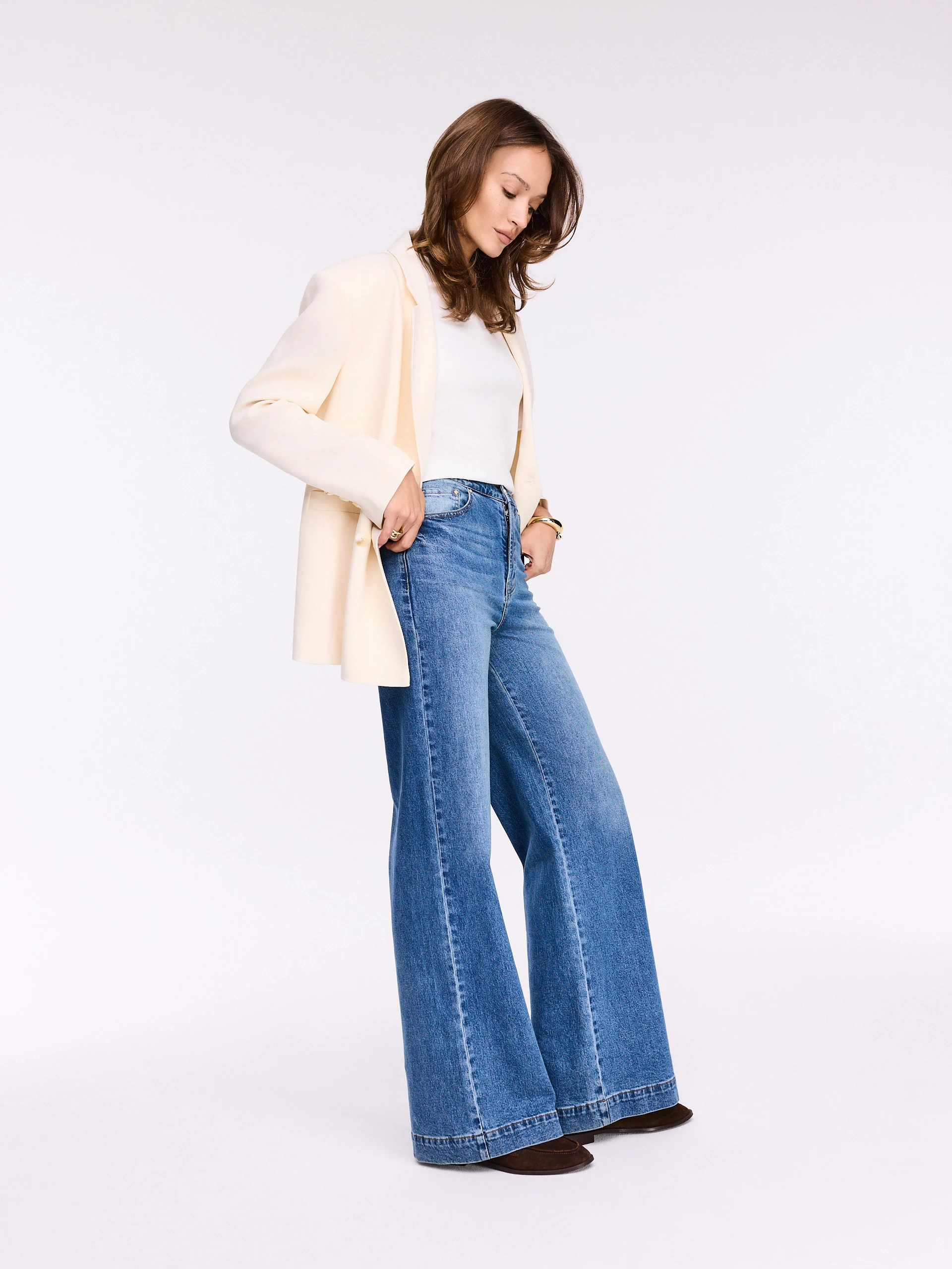 High-waisted distressed jeans