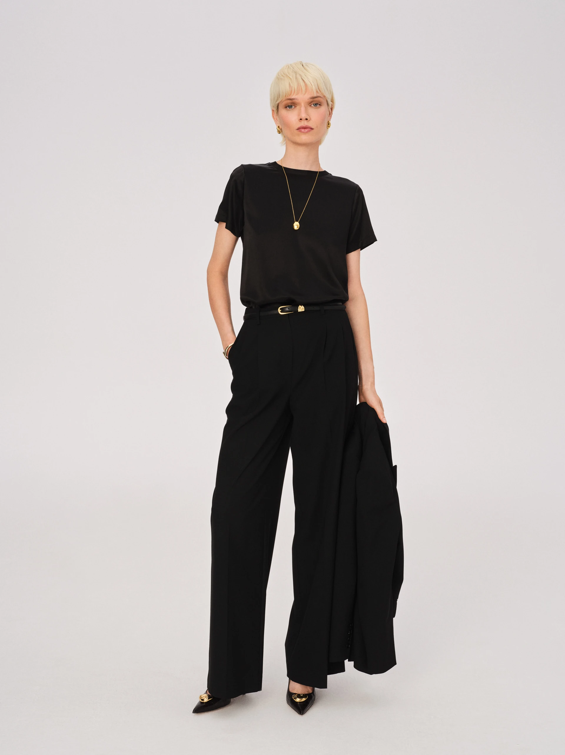 Elegant black trousers with viscose and wool