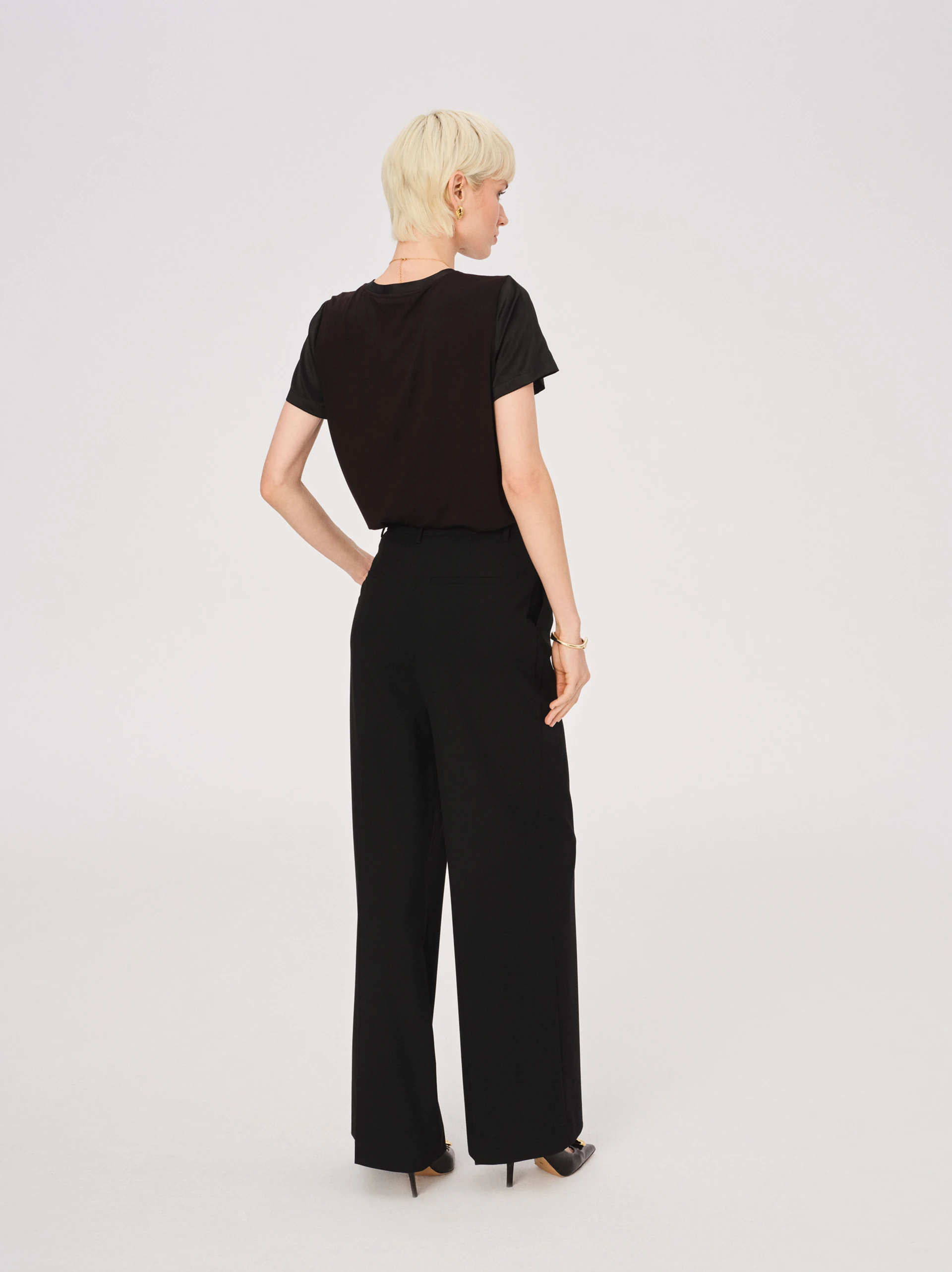 Elegant black trousers with viscose and wool