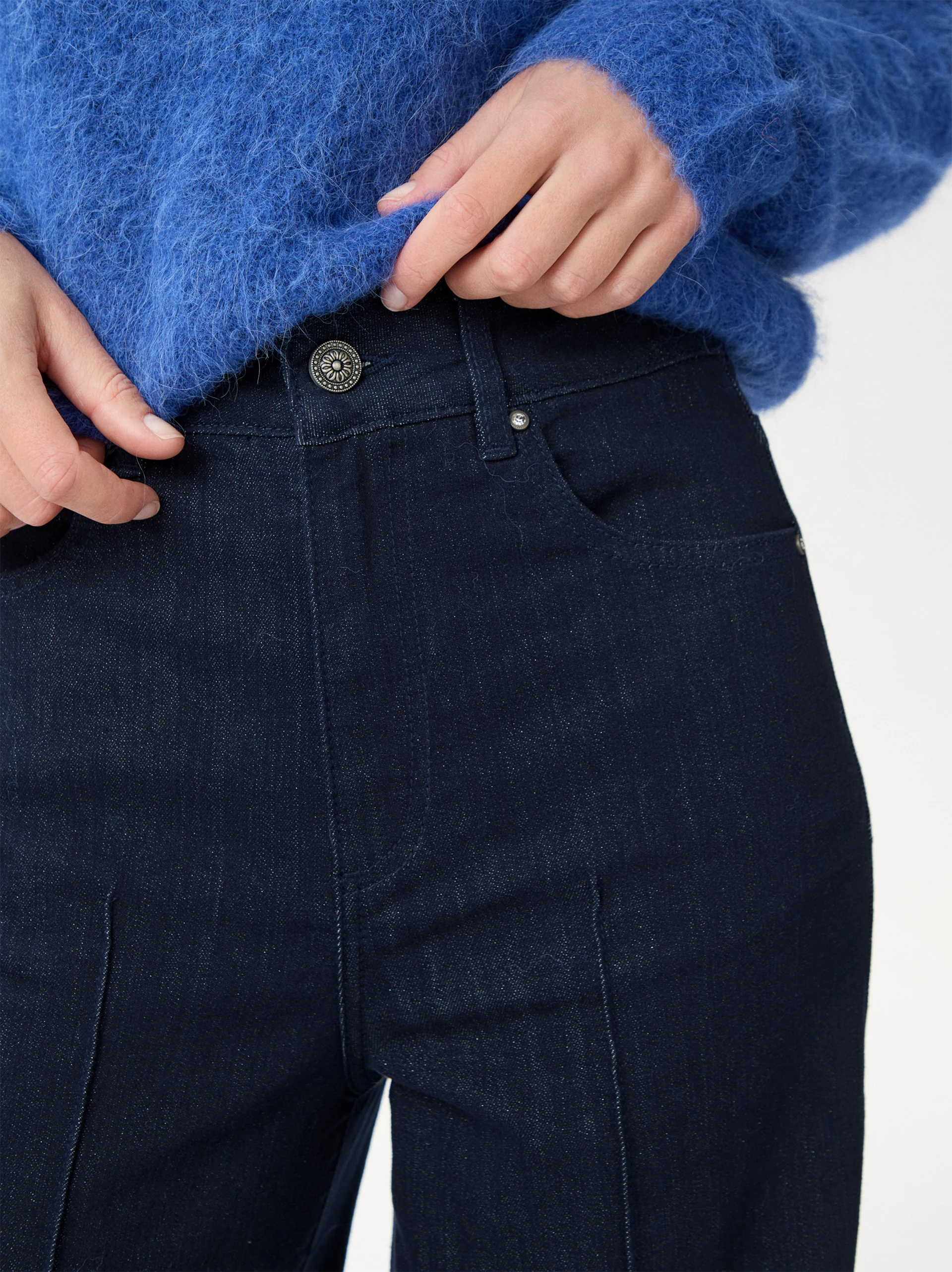 Navy blue wide-leg pants with a shiny effect