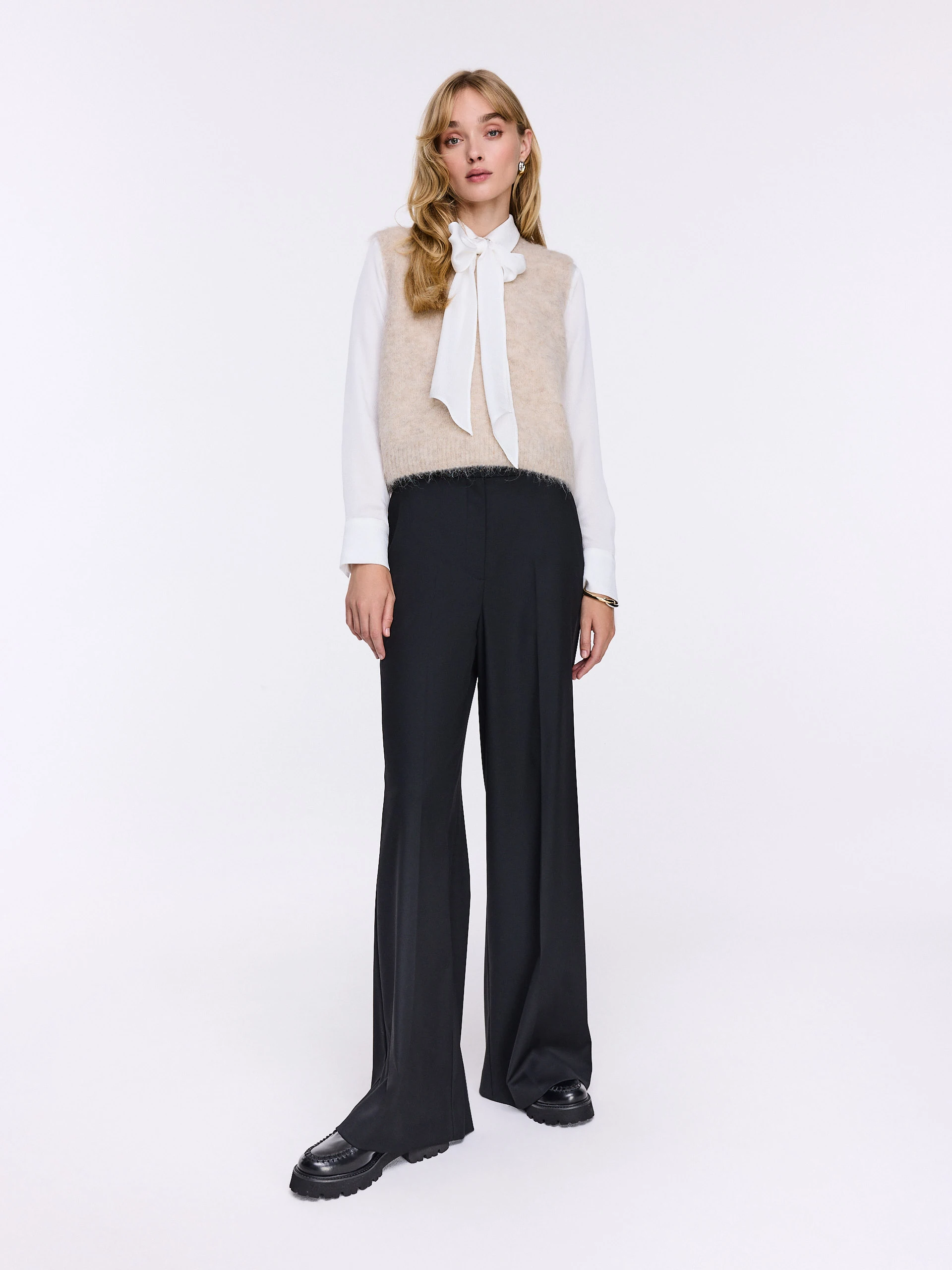 Beige knitted vest with alpaca wool