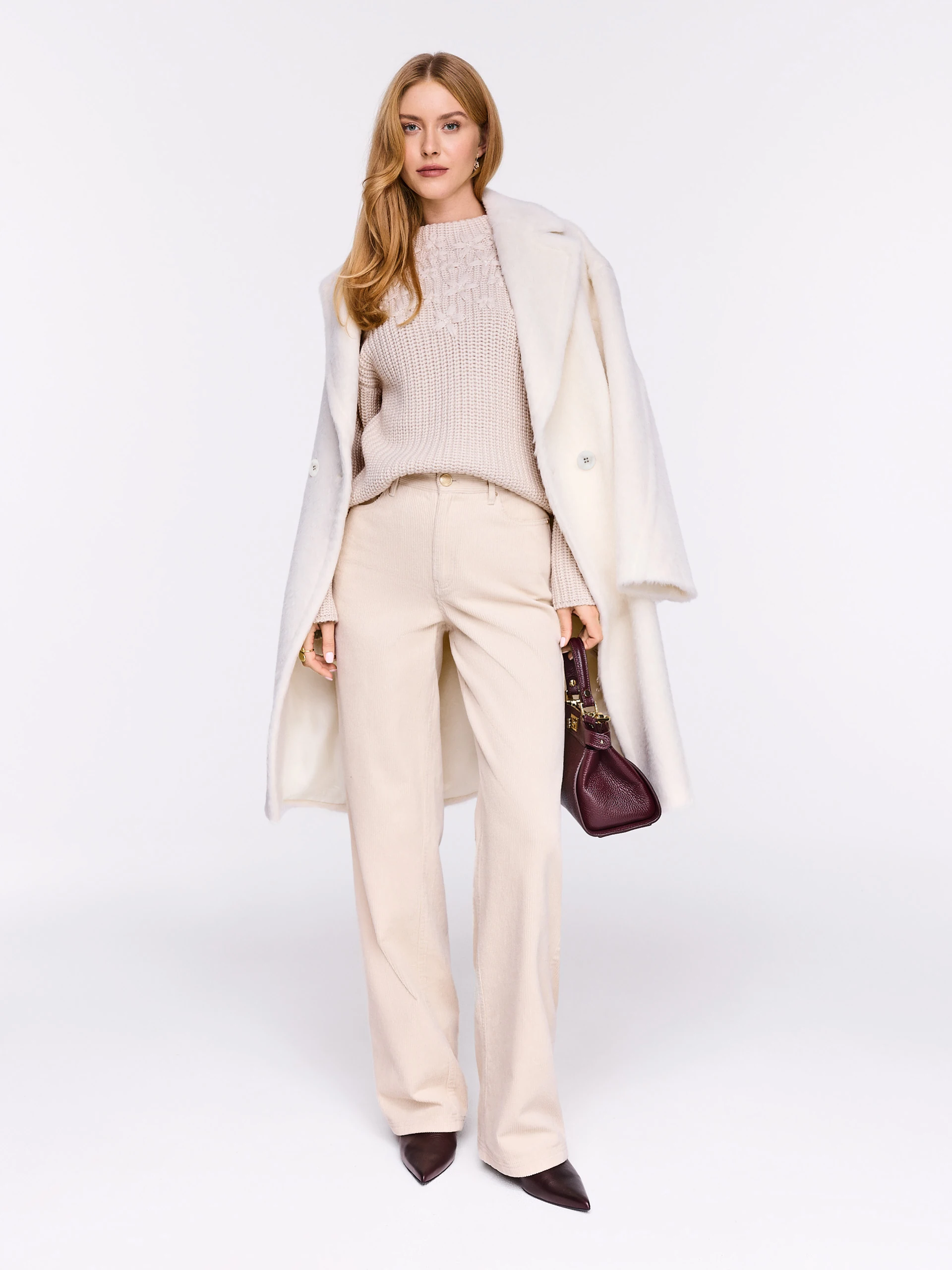 Beige wool sweater with decorative flowers
