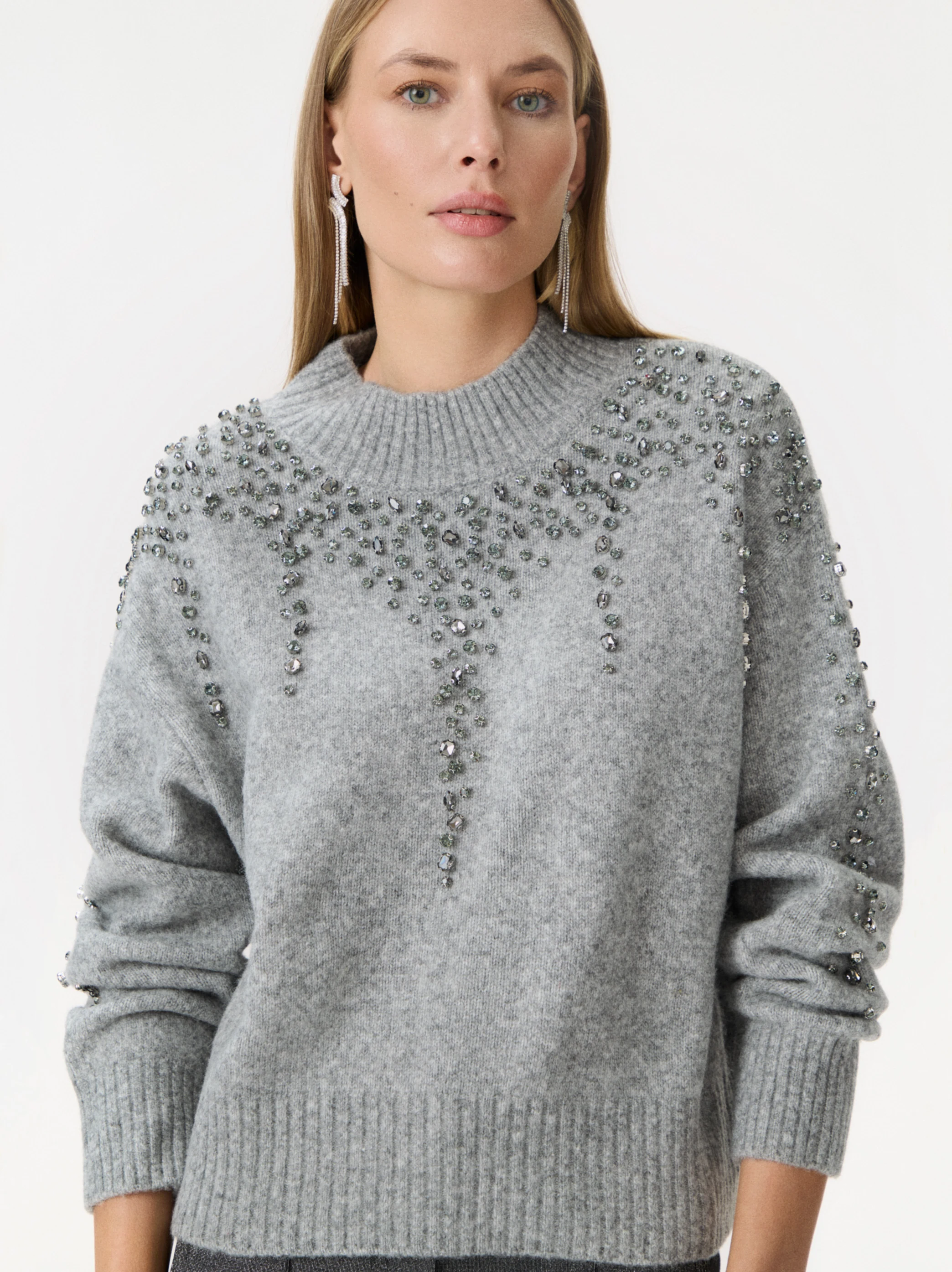 Gray wool sweater embroidered with crystals