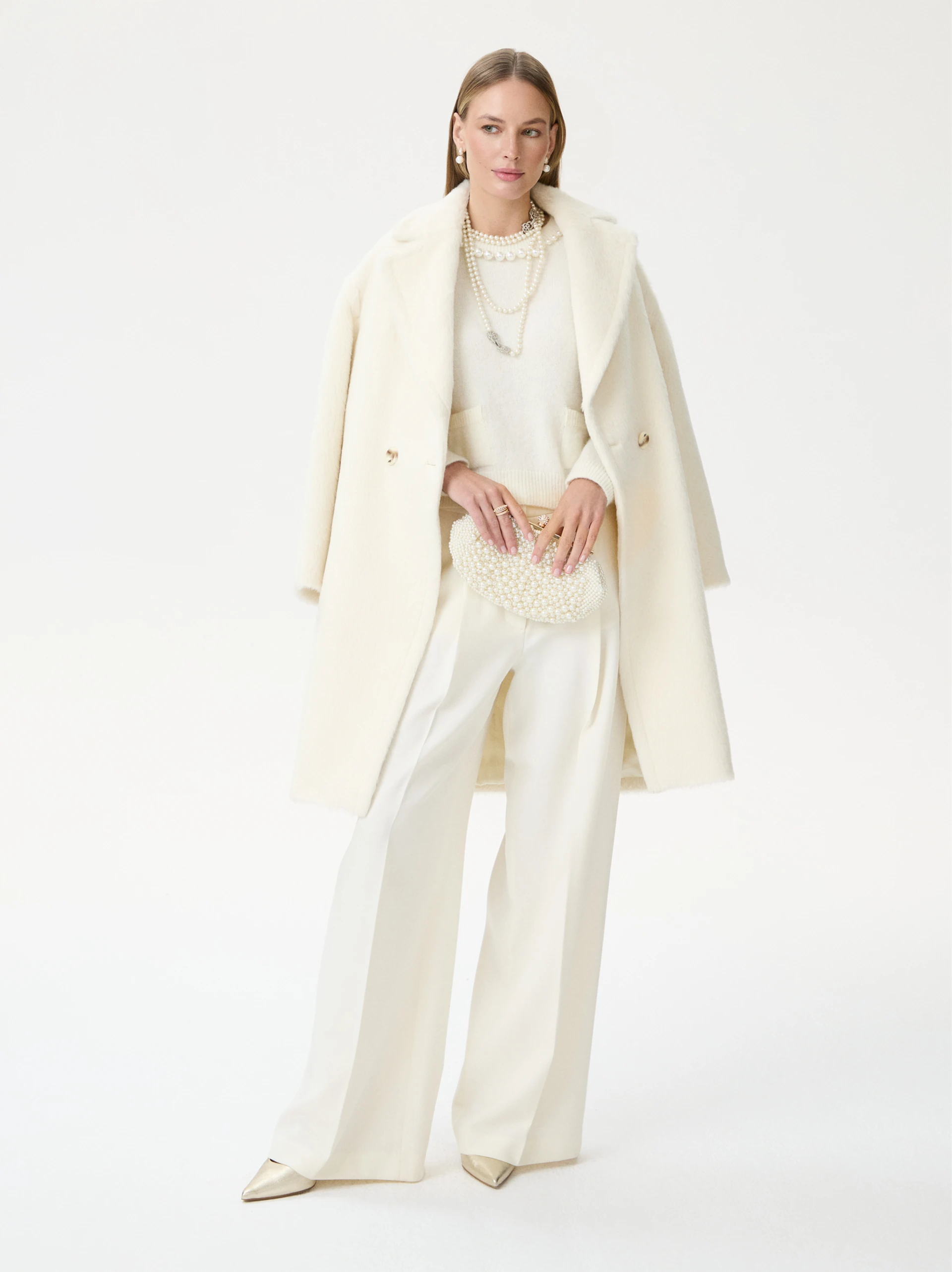 Creamy sweater with pearls and pockets