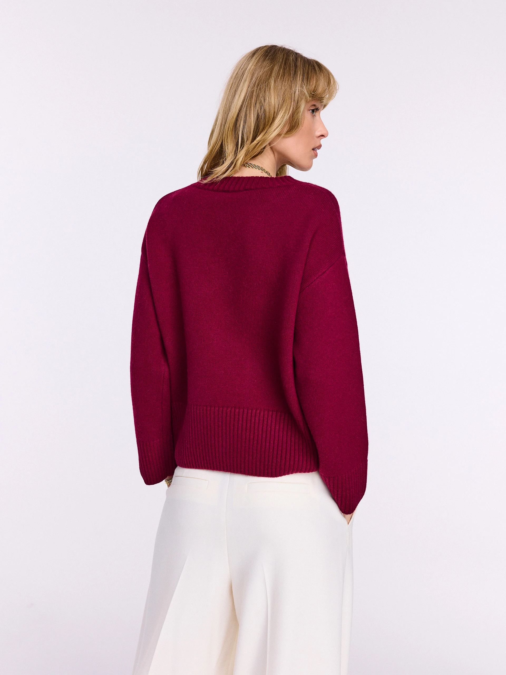 Wool sweater in burgundy
