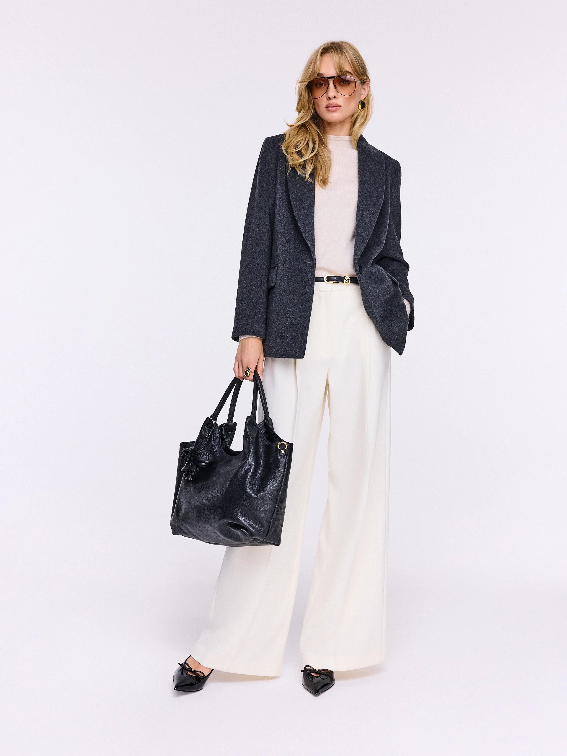 Elegant wool jacket with a classic cut
