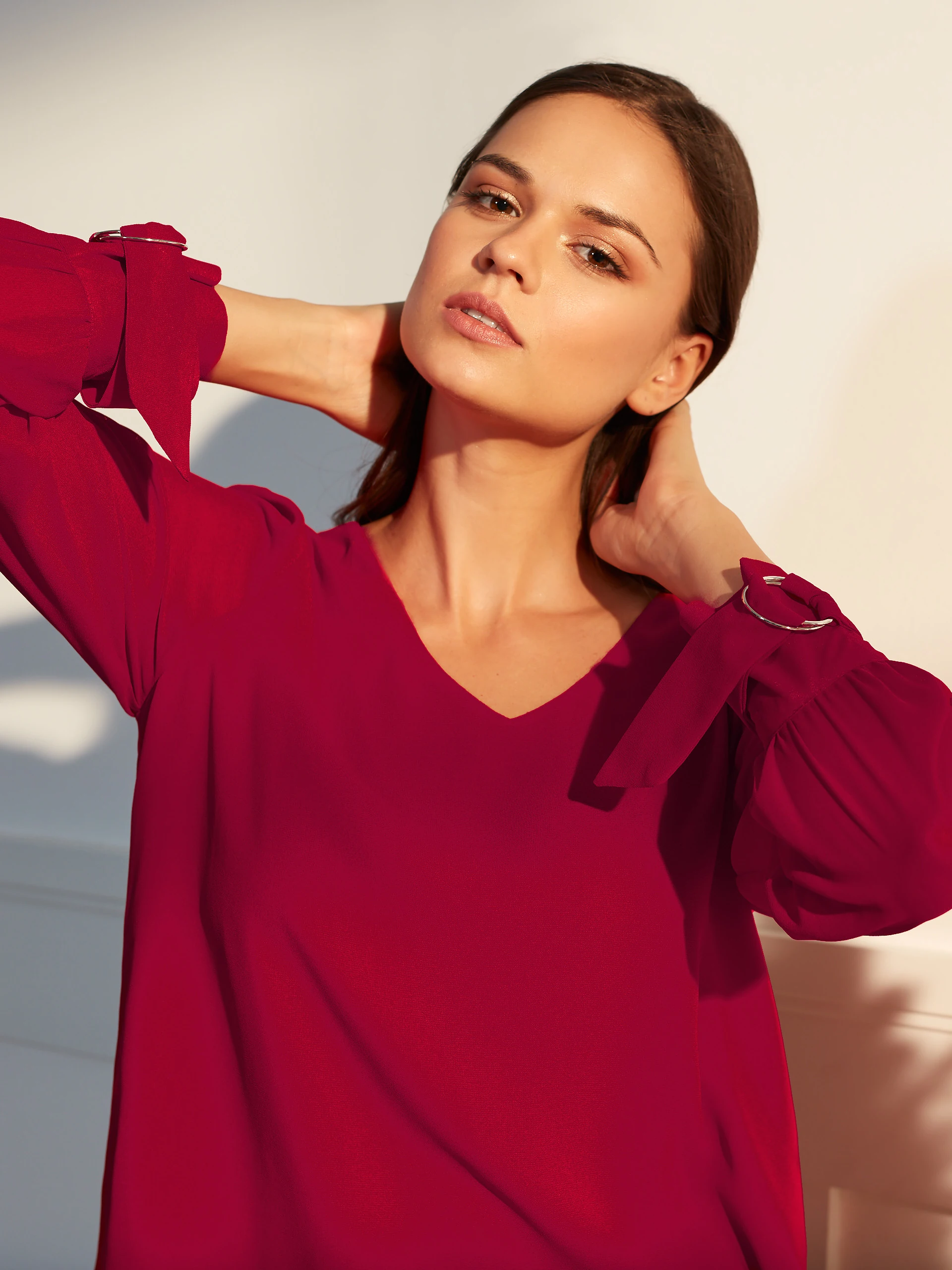 BLOUSE WITH BINDING AT THE SLEEVES