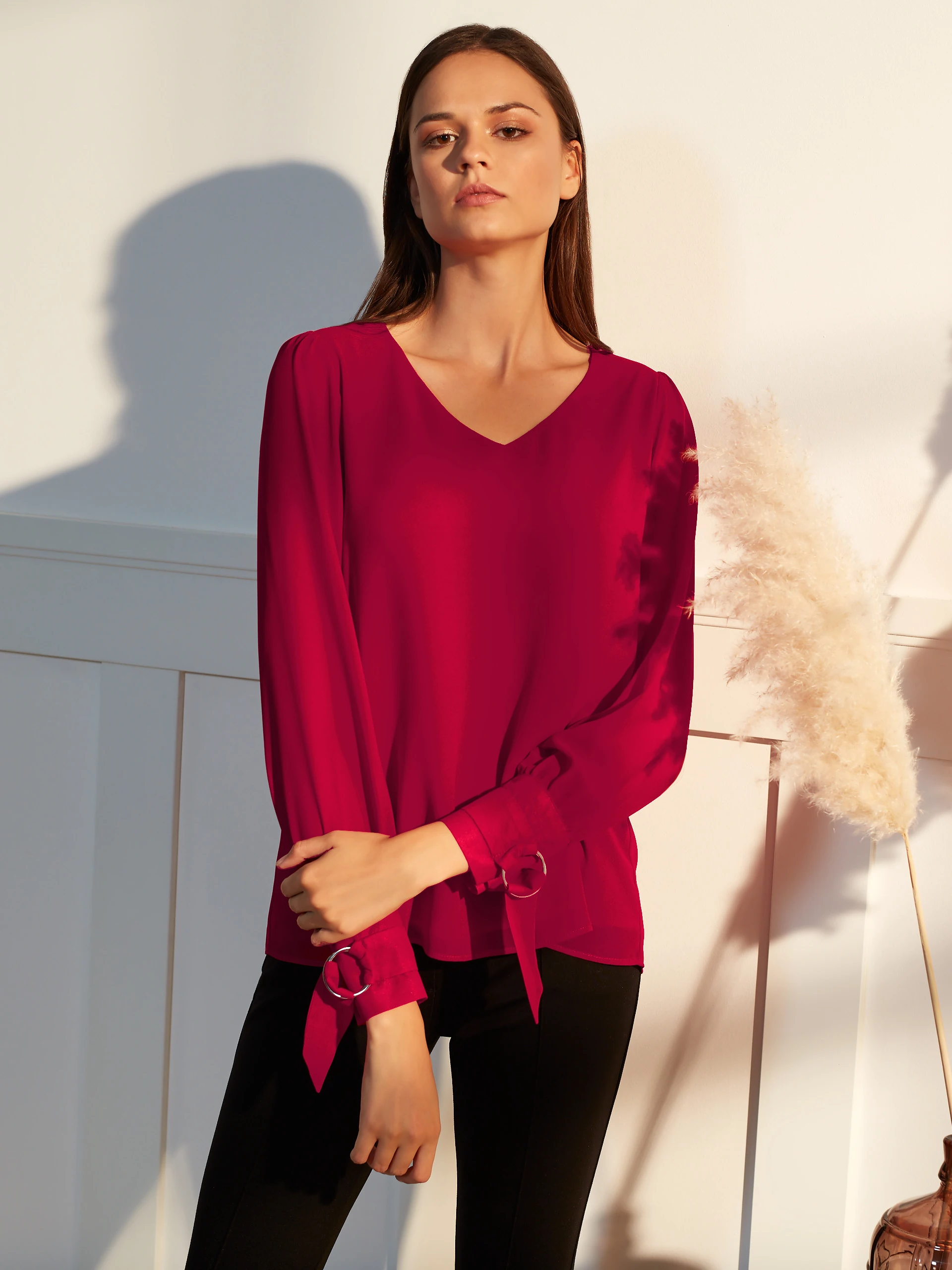 BLOUSE WITH BINDING AT THE SLEEVES