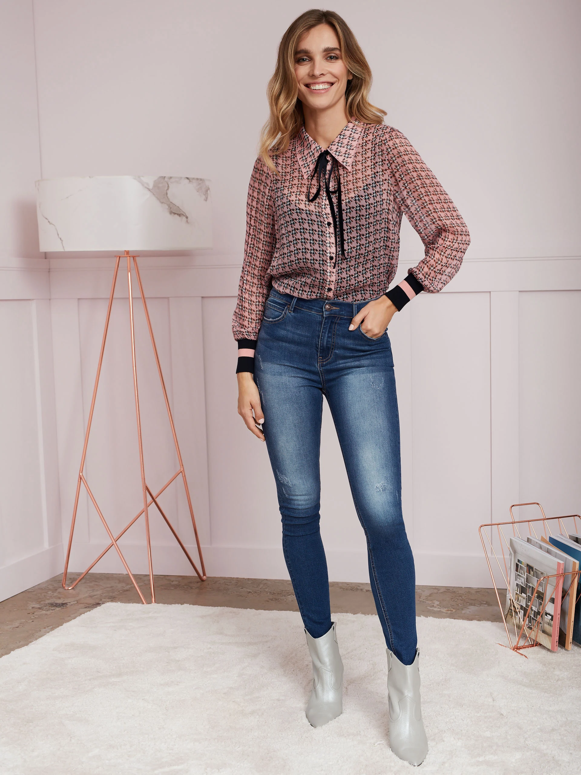 BLOUSE WITH BINDING AT THE NECK