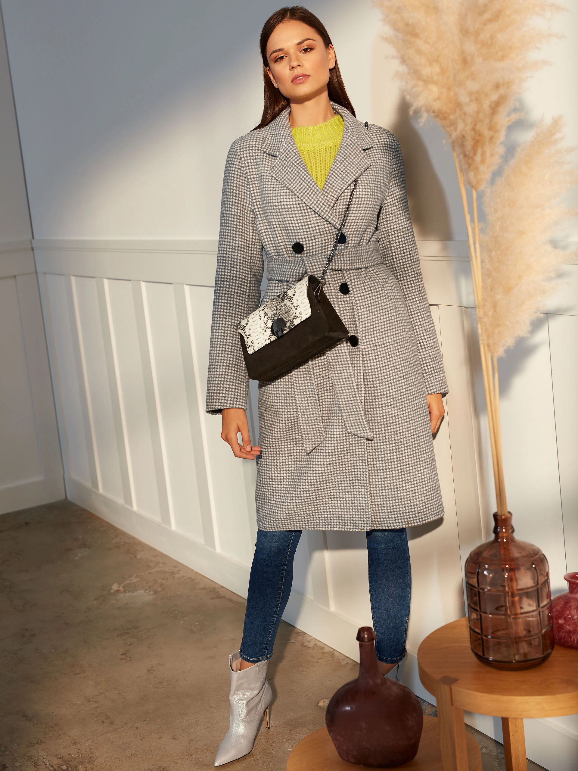 WOOLEN COAT WITH PEPITAS