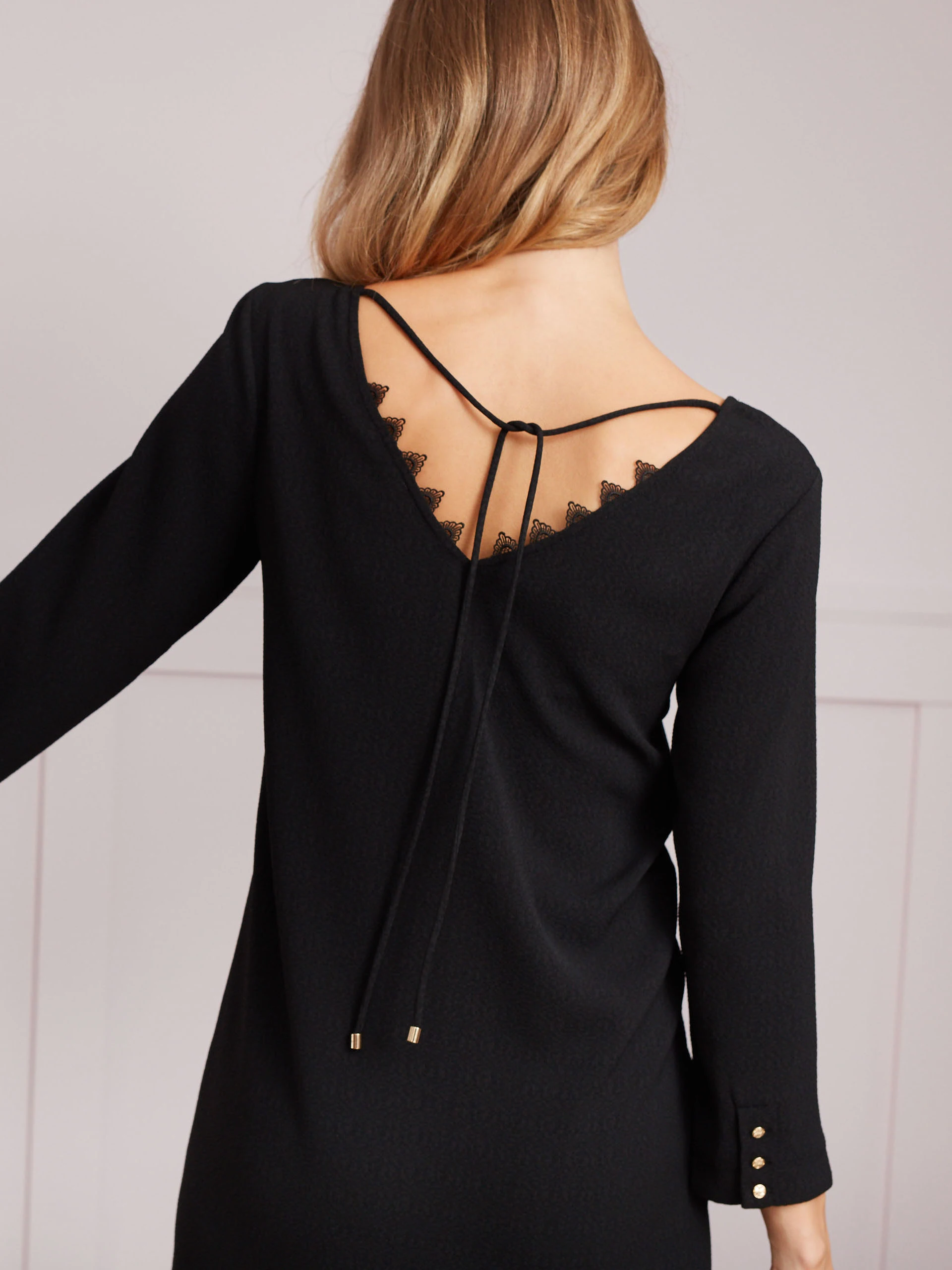 DRESS WITH BACK NECKLINE