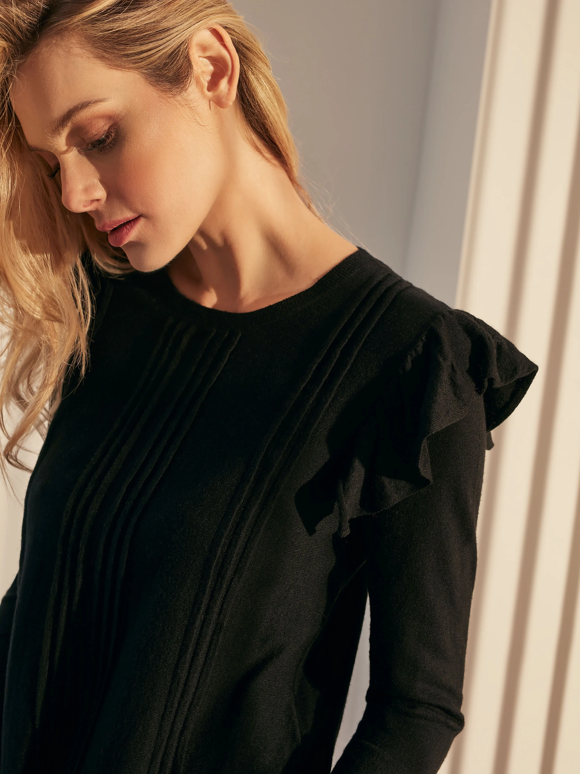 SWEATER WITH RUFFLE ON SHOULDER