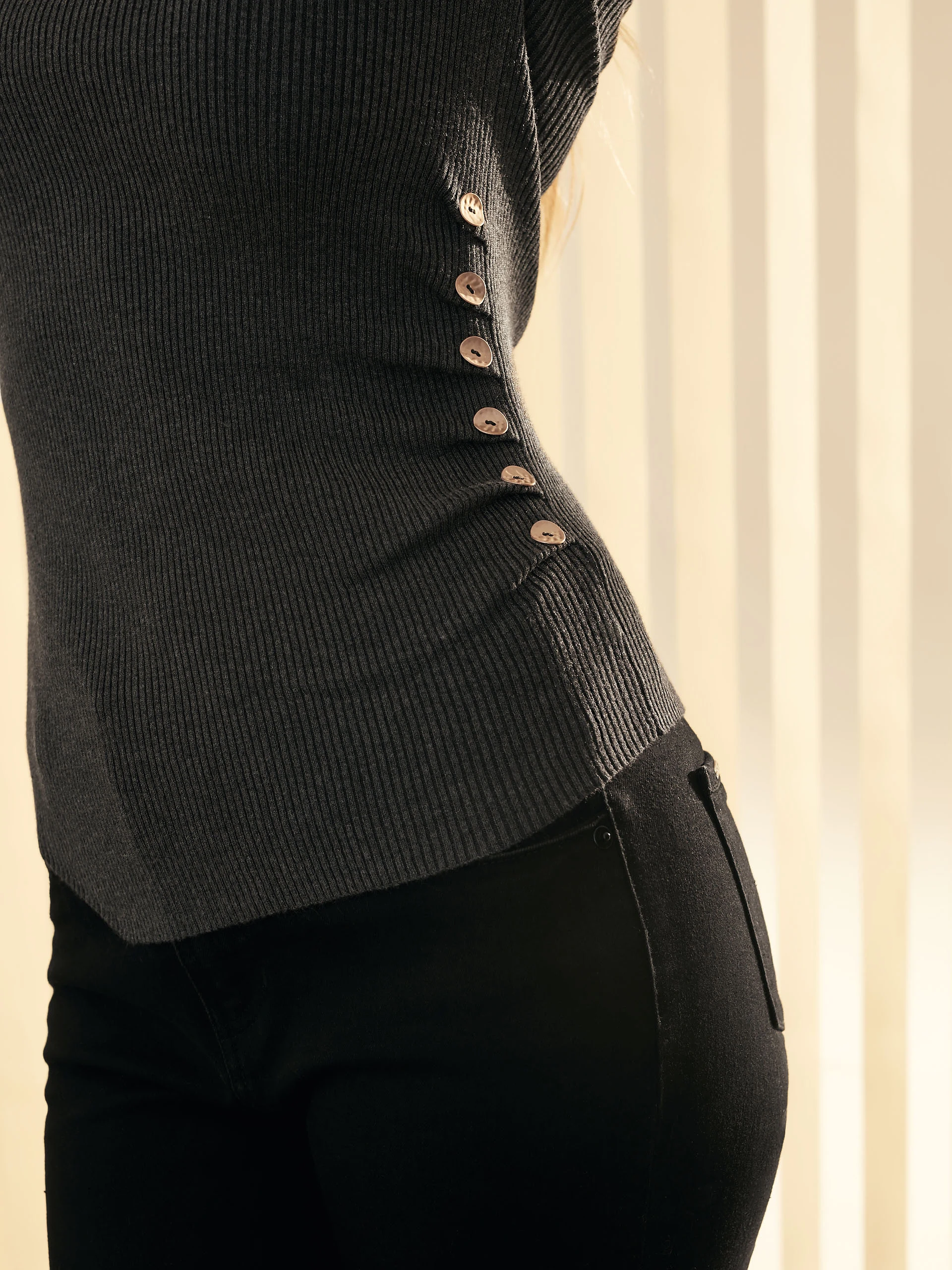 FITTED SWEATER
