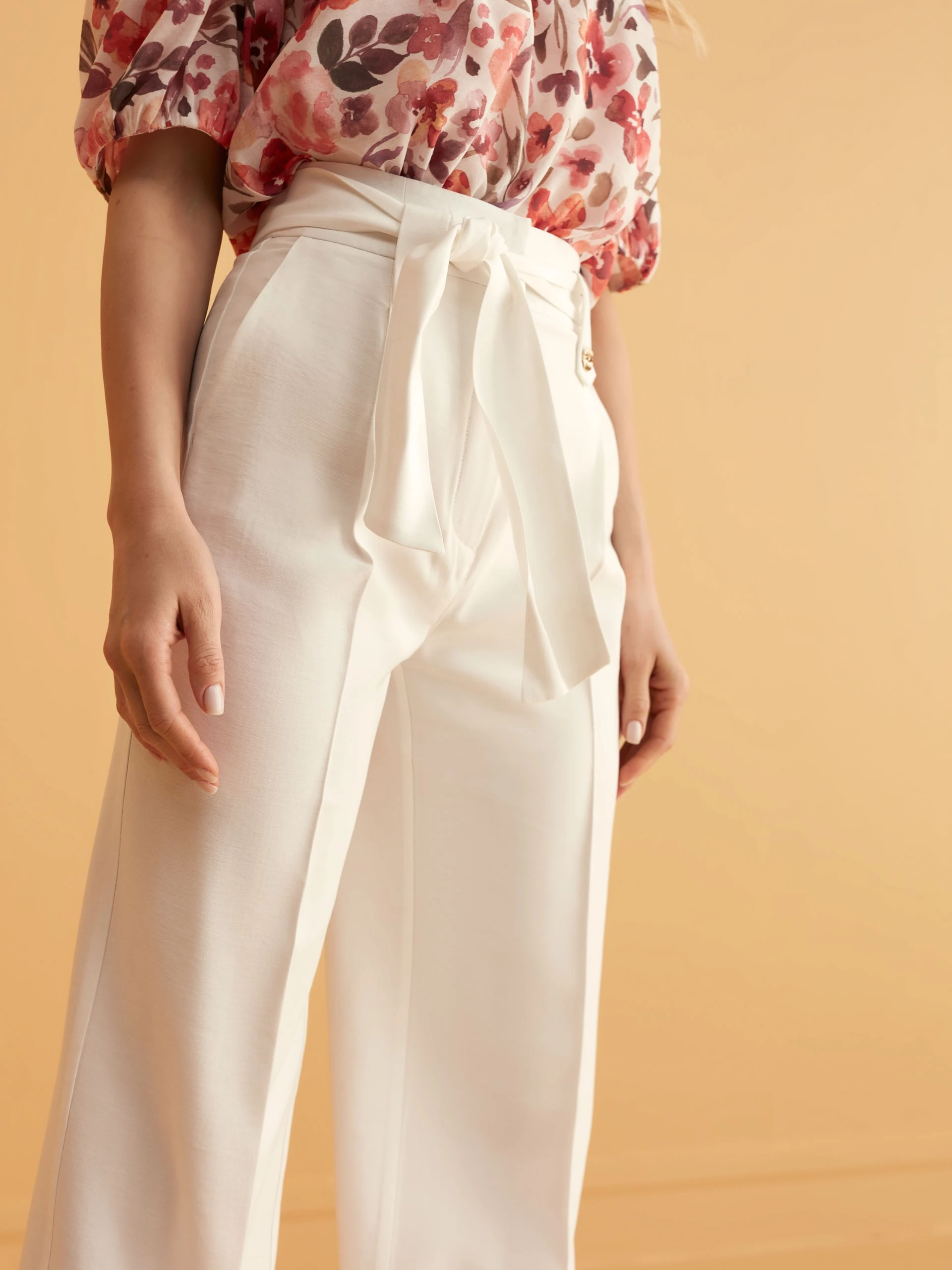 WHITE WIDE-LEG PANTS