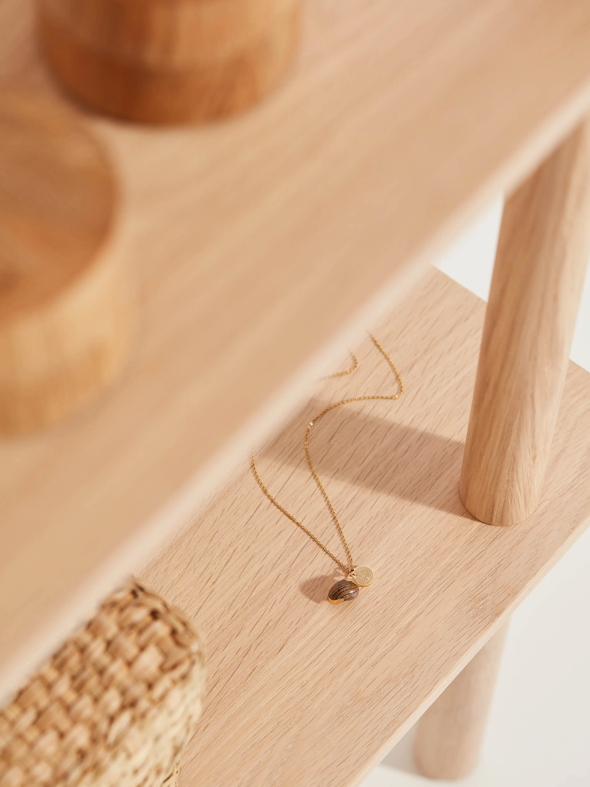 NECKLACE WITH SHELL AND COIN