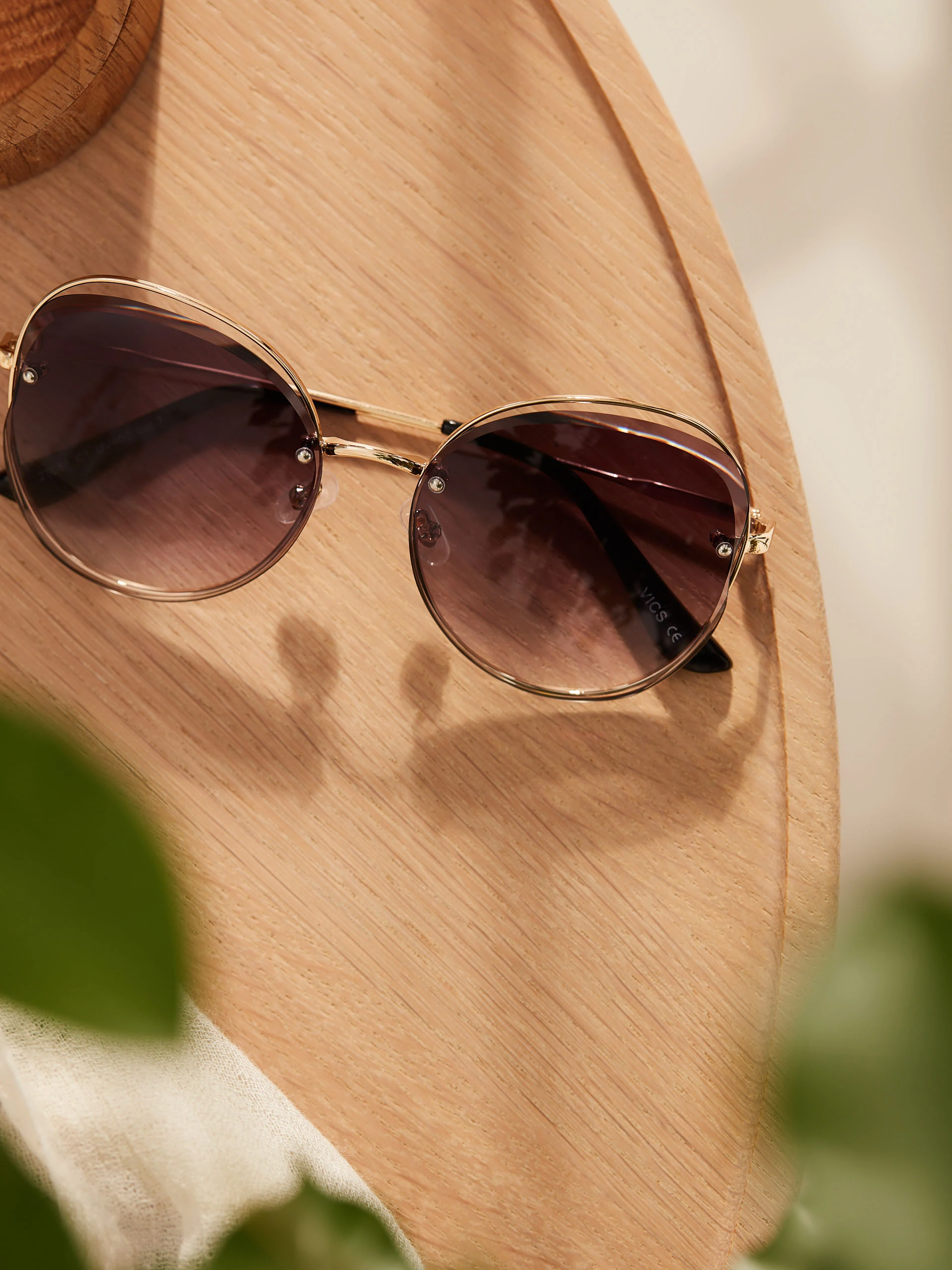 SUNGLASSES