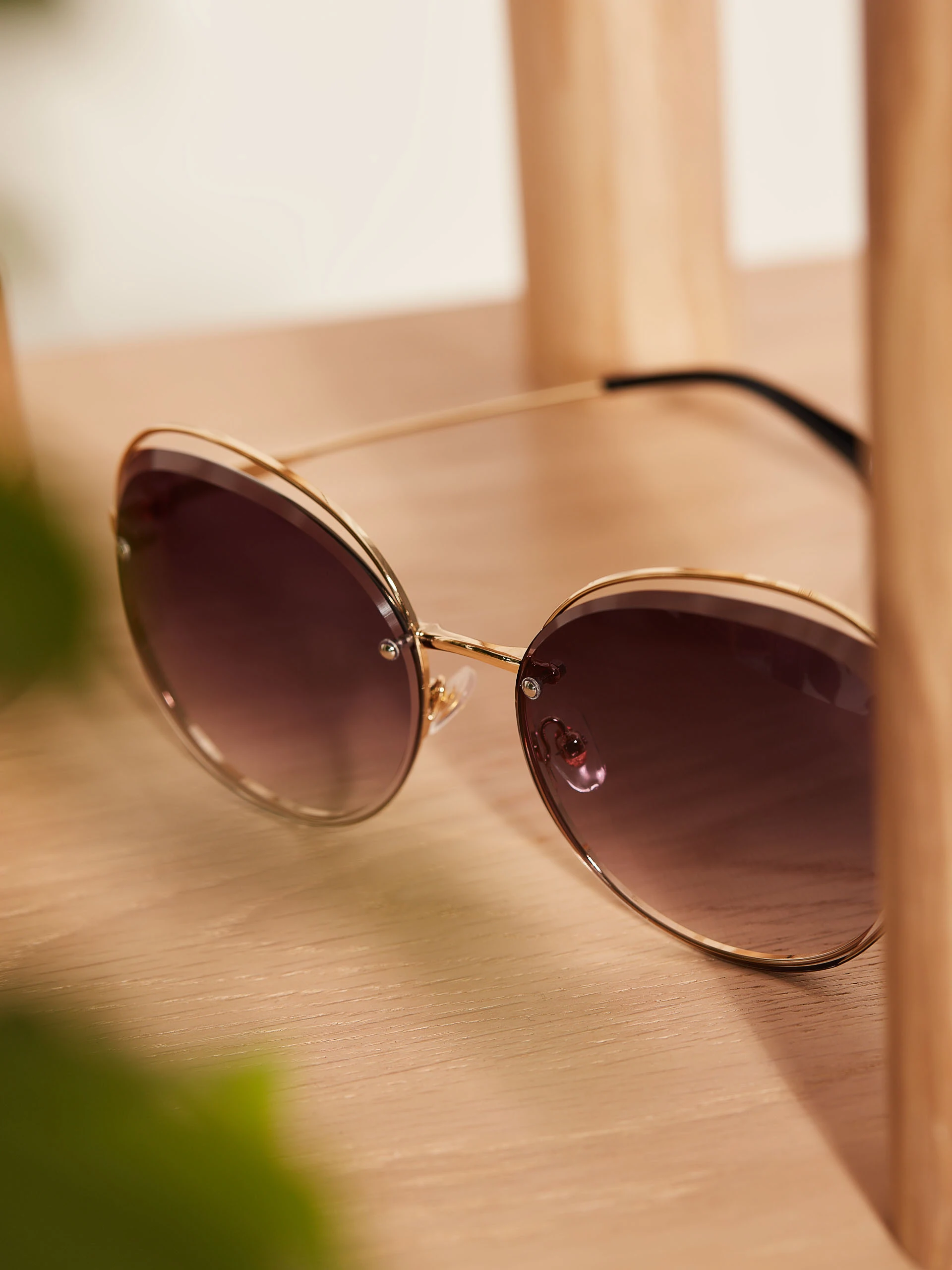 SUNGLASSES