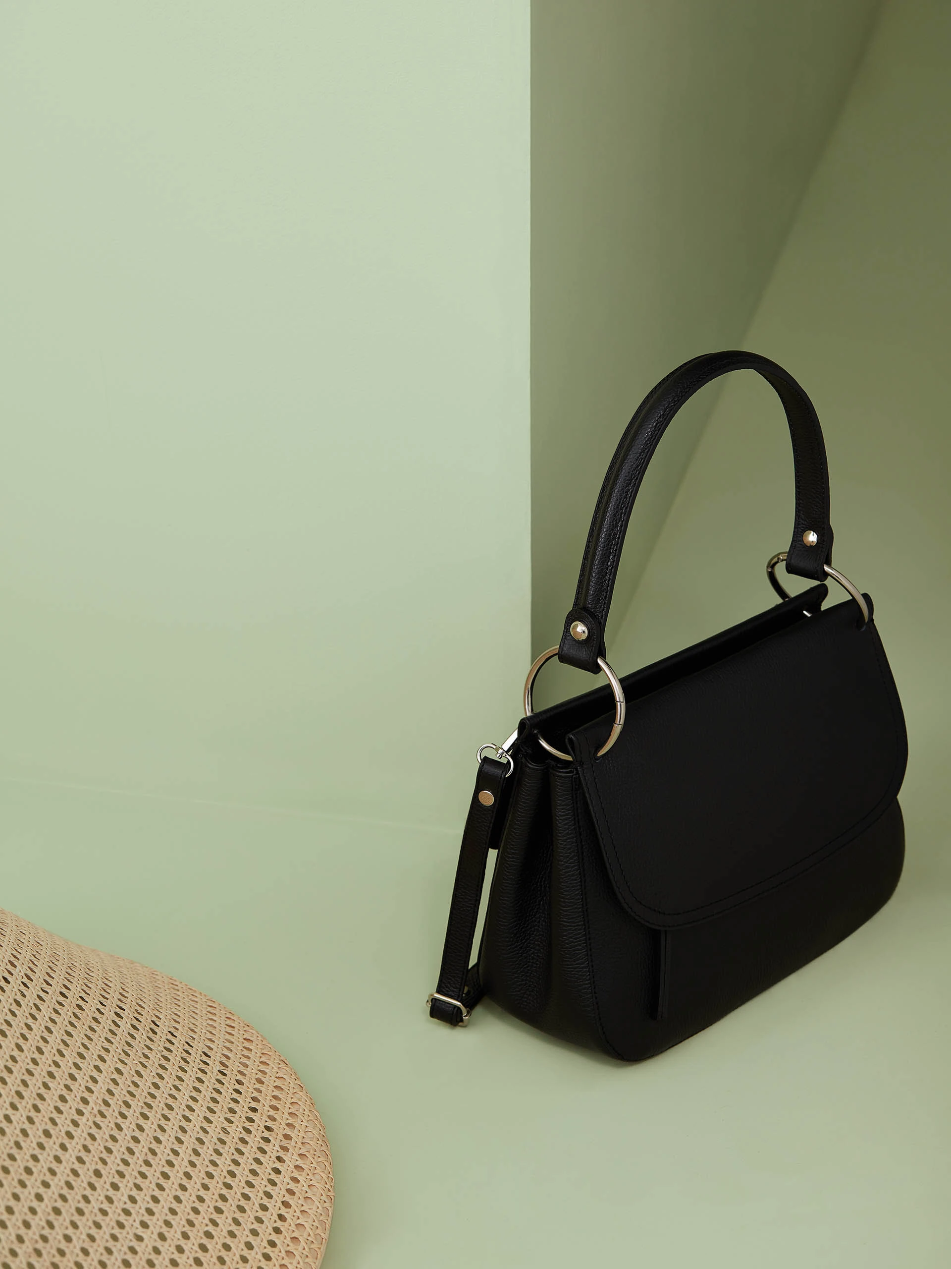 BLACK CLASSIC HANDBAG