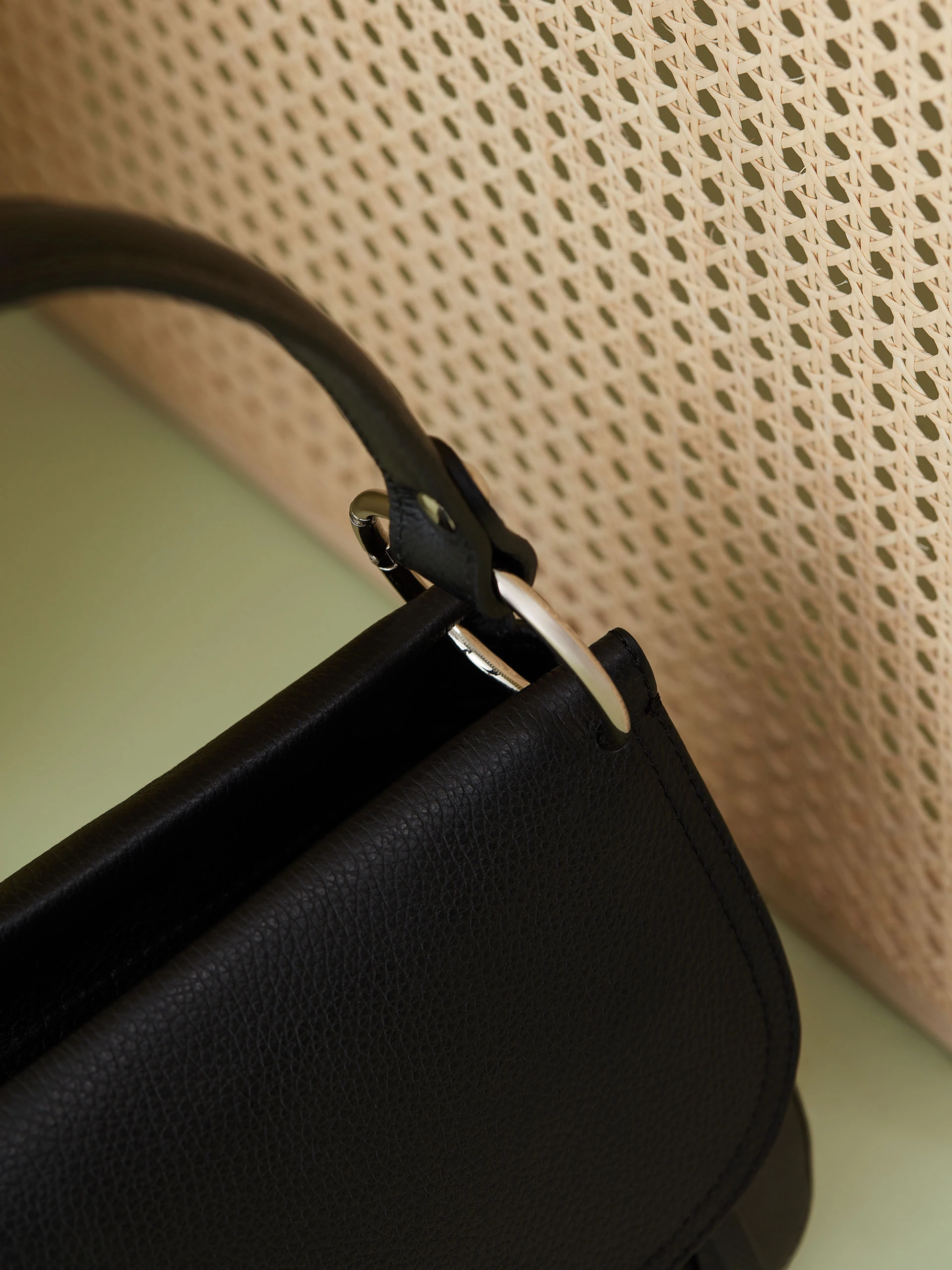 BLACK CLASSIC HANDBAG