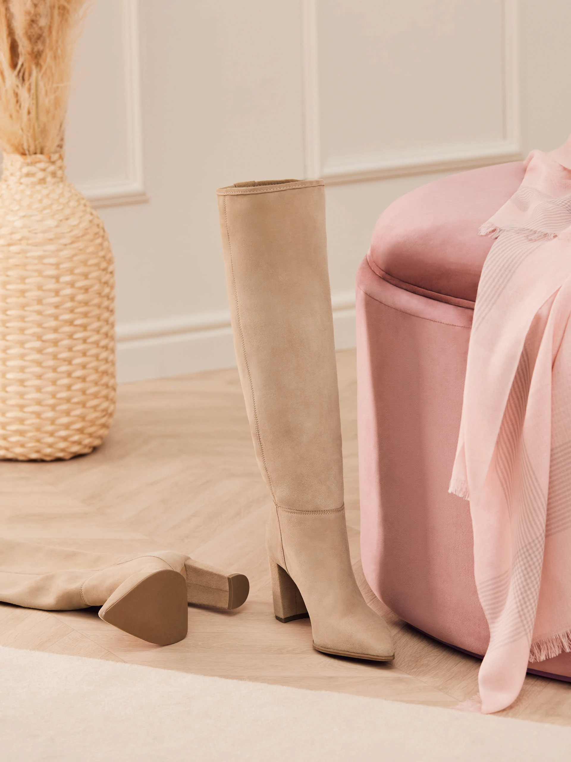 BEIGE BOOTS