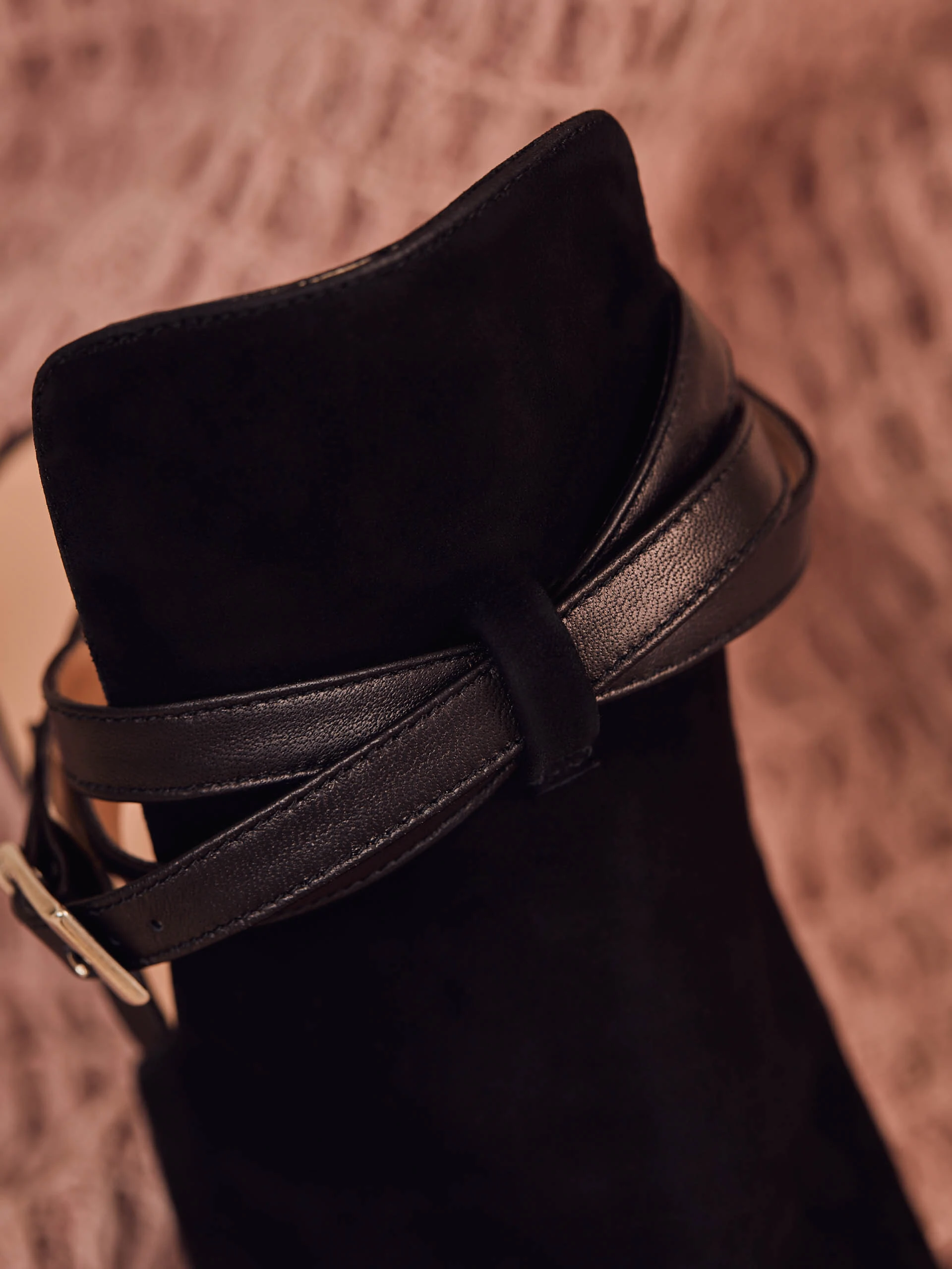 LEATHER SANDALS WITH DECORATIVE STRAPS
