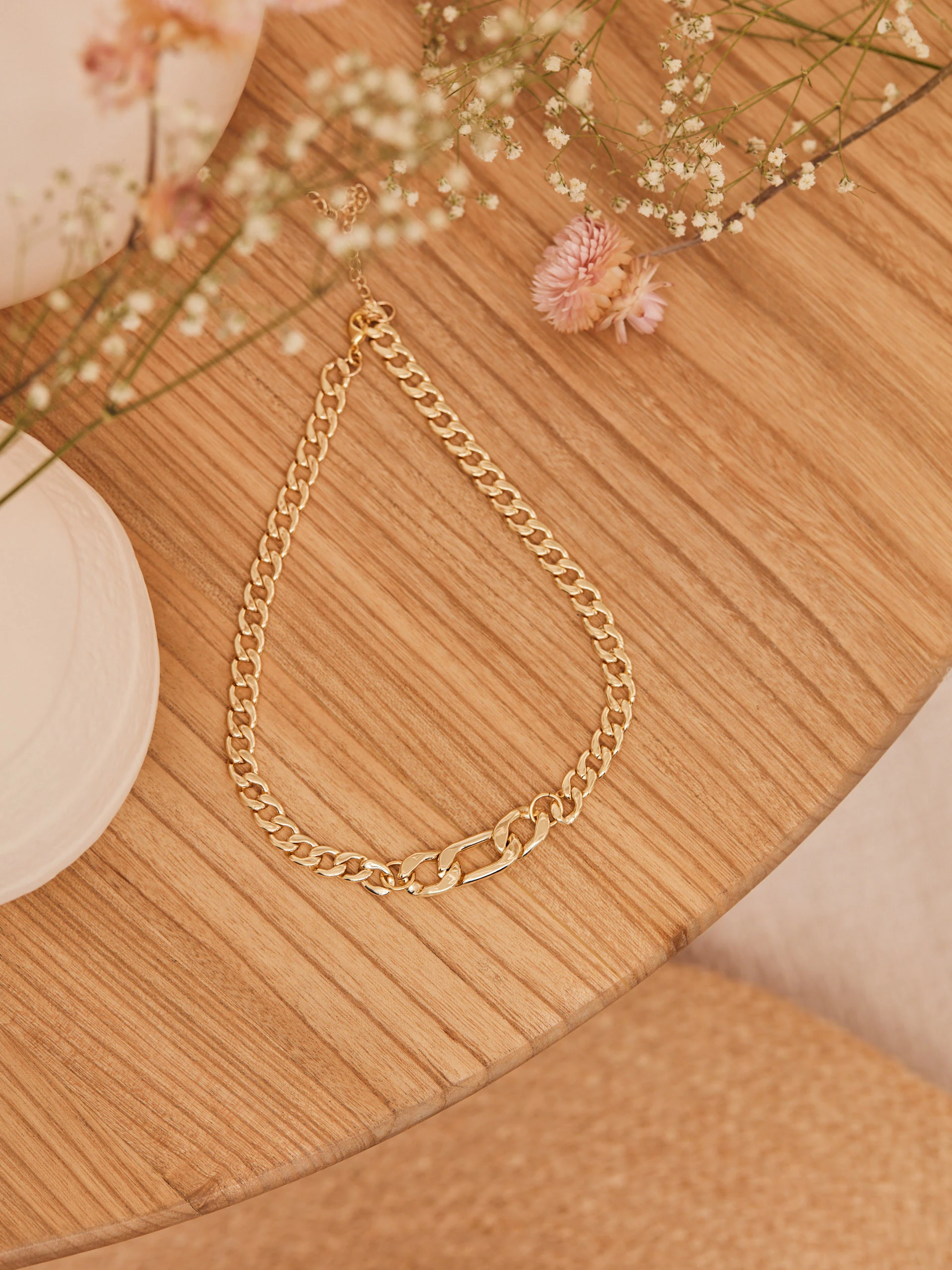 GOLD CHAIN WITH LARGE MESH