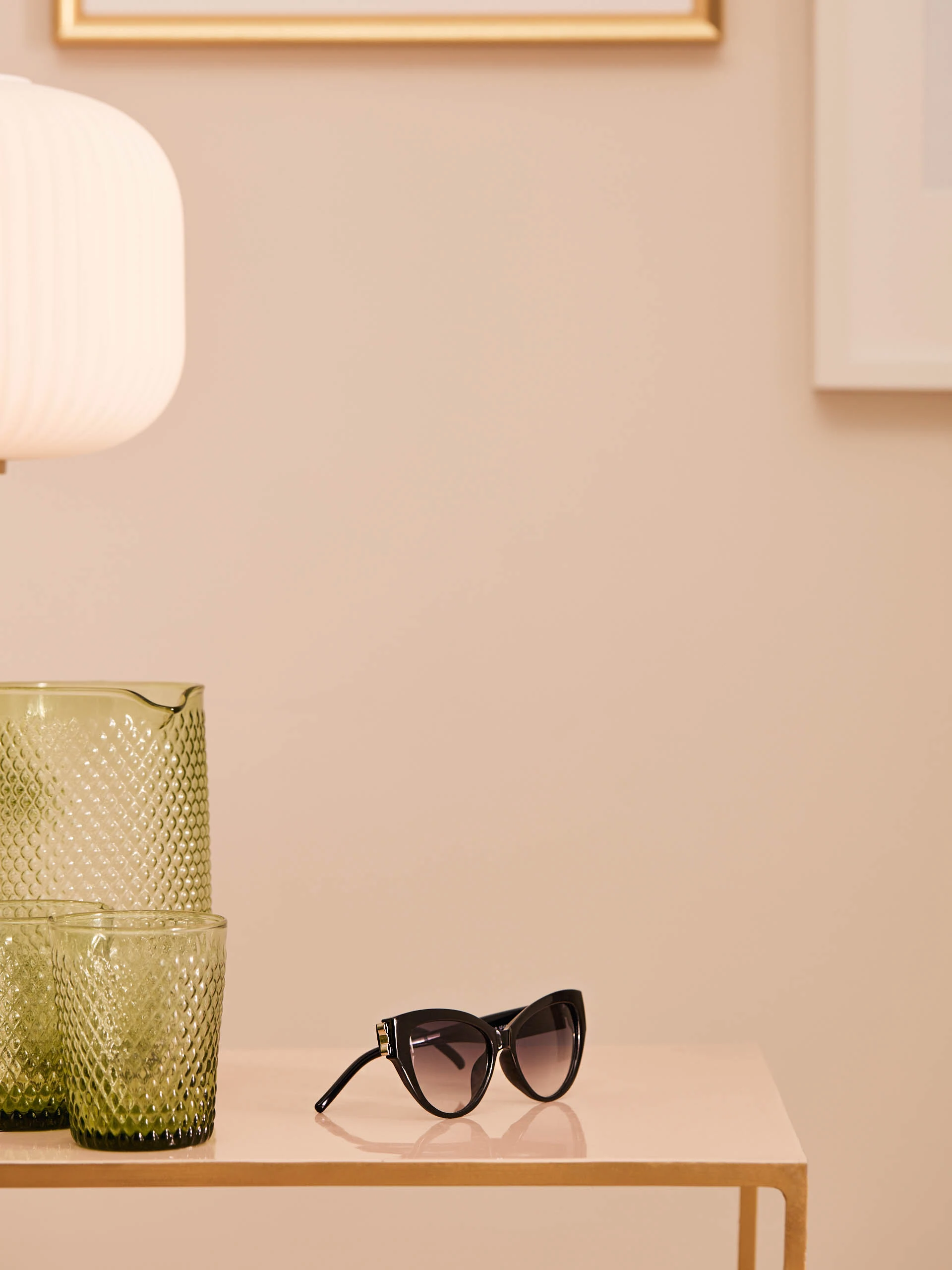 BLACK SUNGLASSES