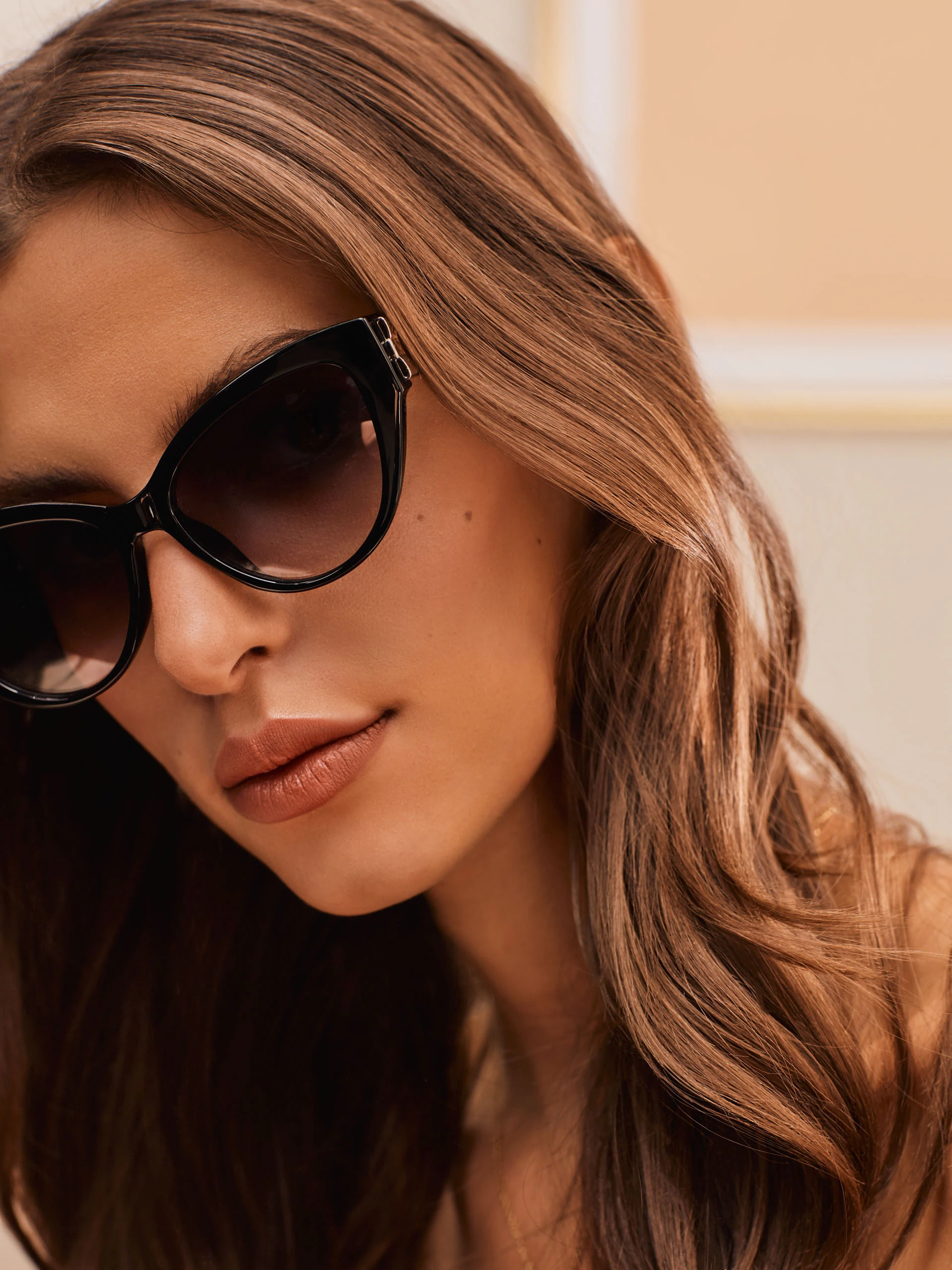 BLACK SUNGLASSES