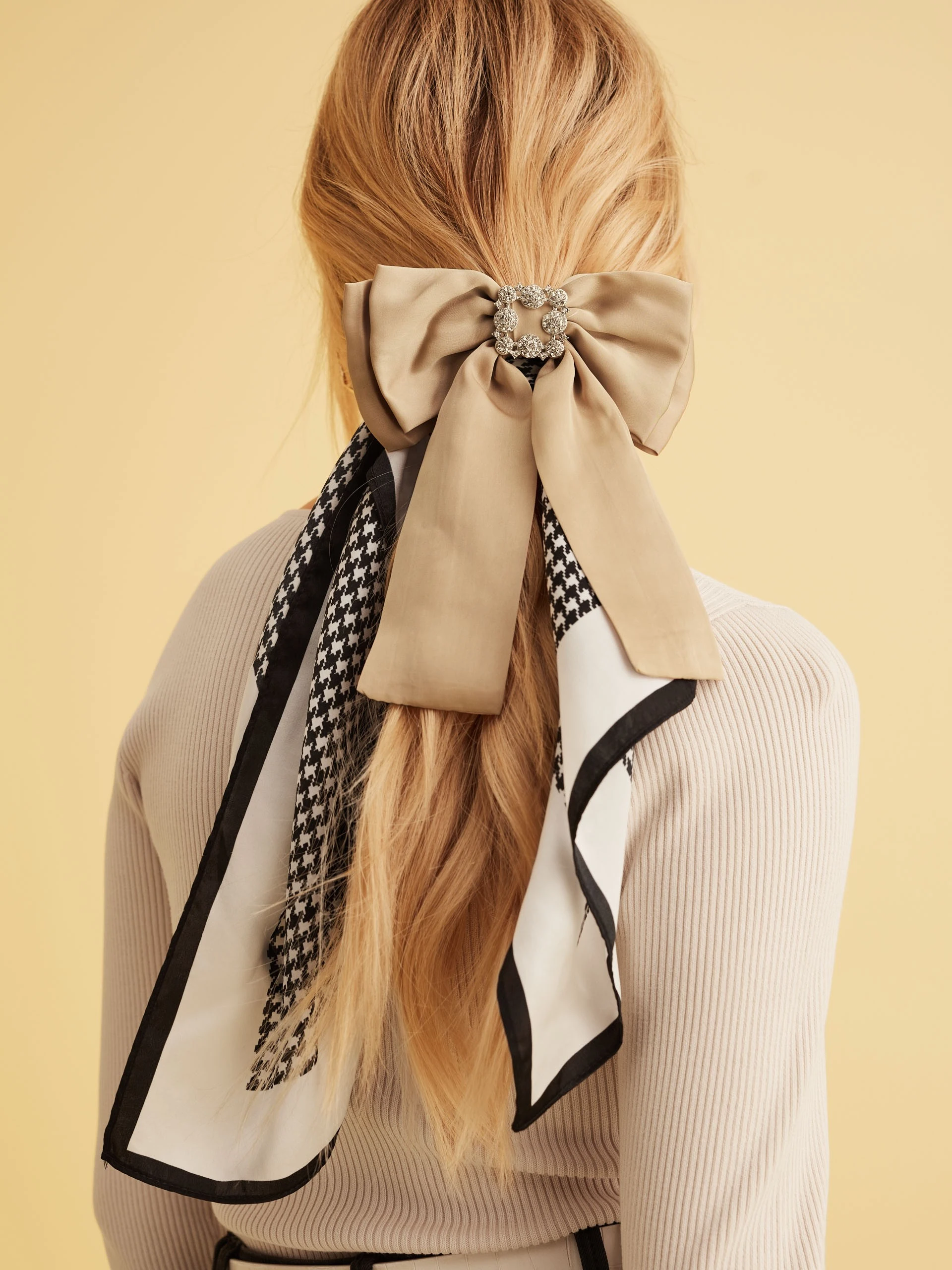BEIGE BOW BROOCH