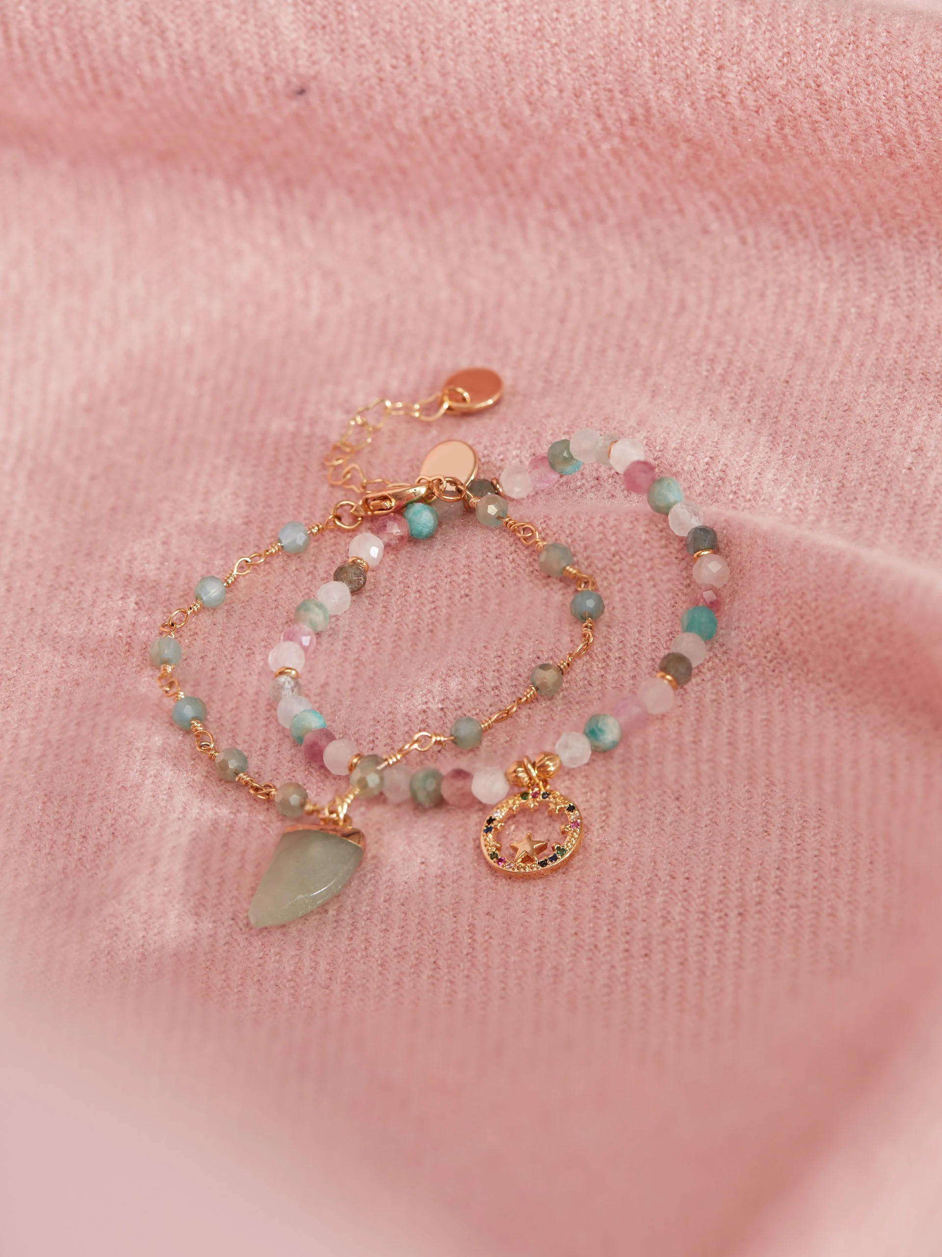SET OF BRACELETS WITH NATURAL STONES