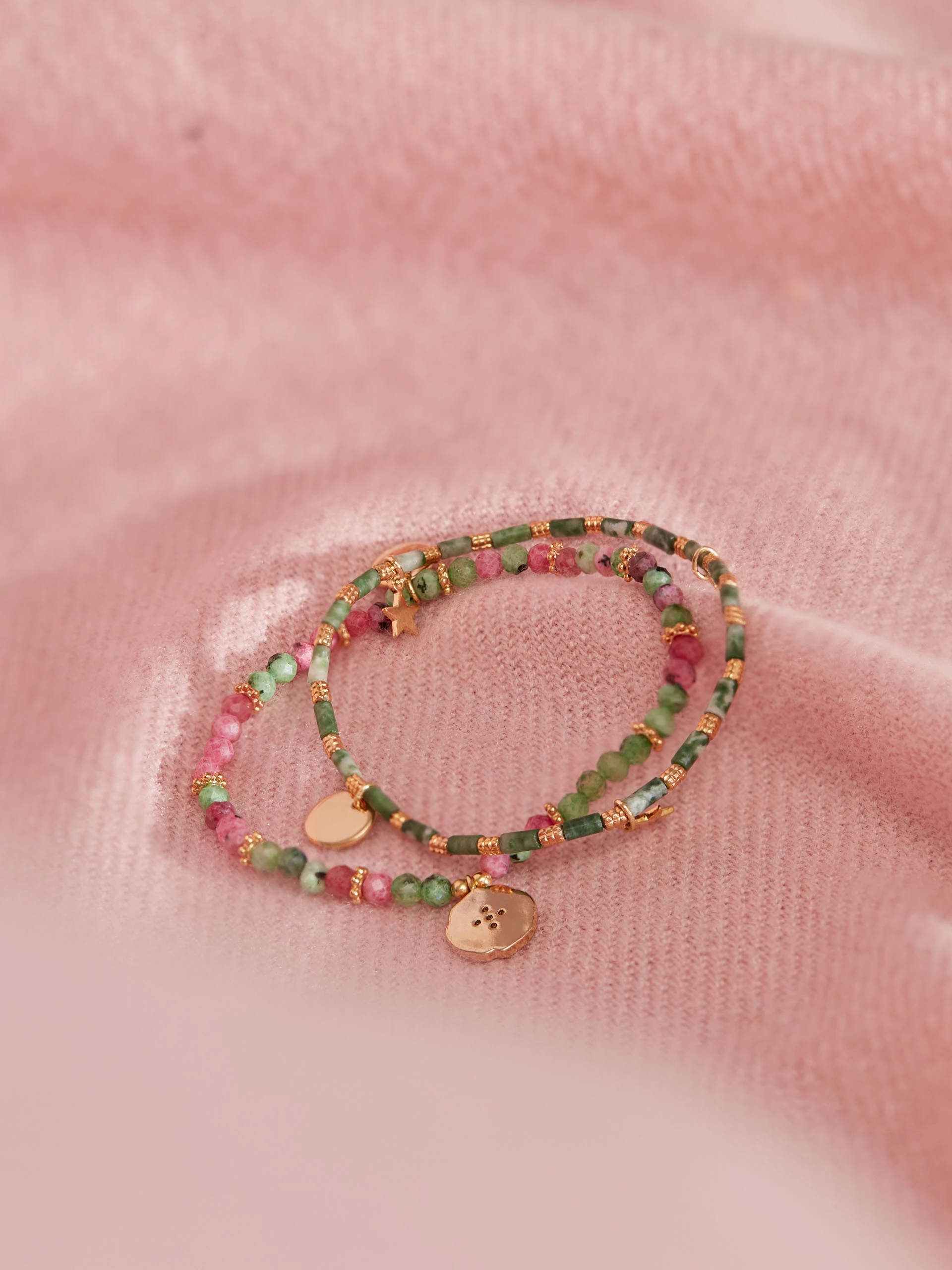 SET OF BRACELETS WITH NATURAL STONES