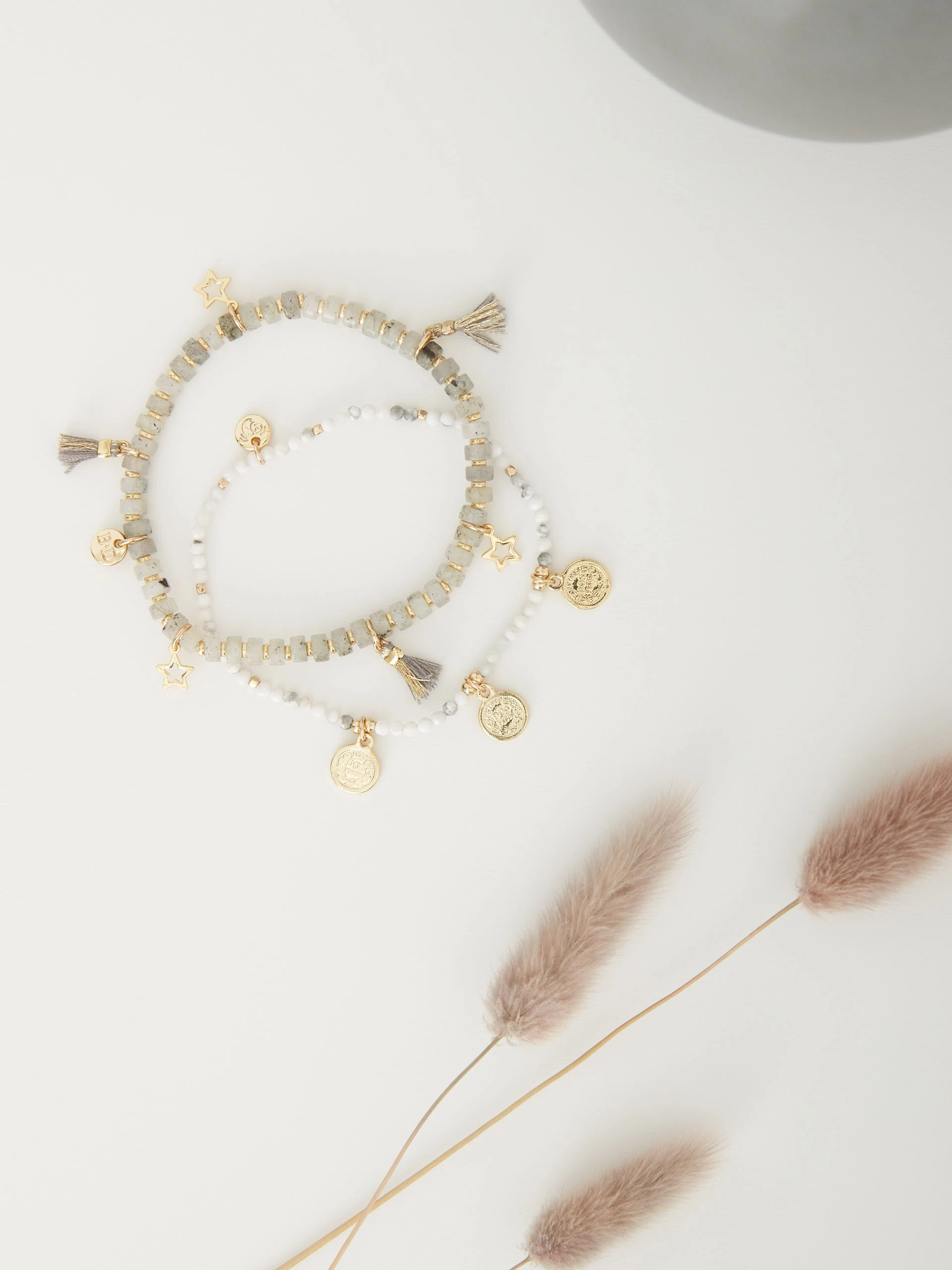 SET OF BRACELETS WITH NATURAL STONES