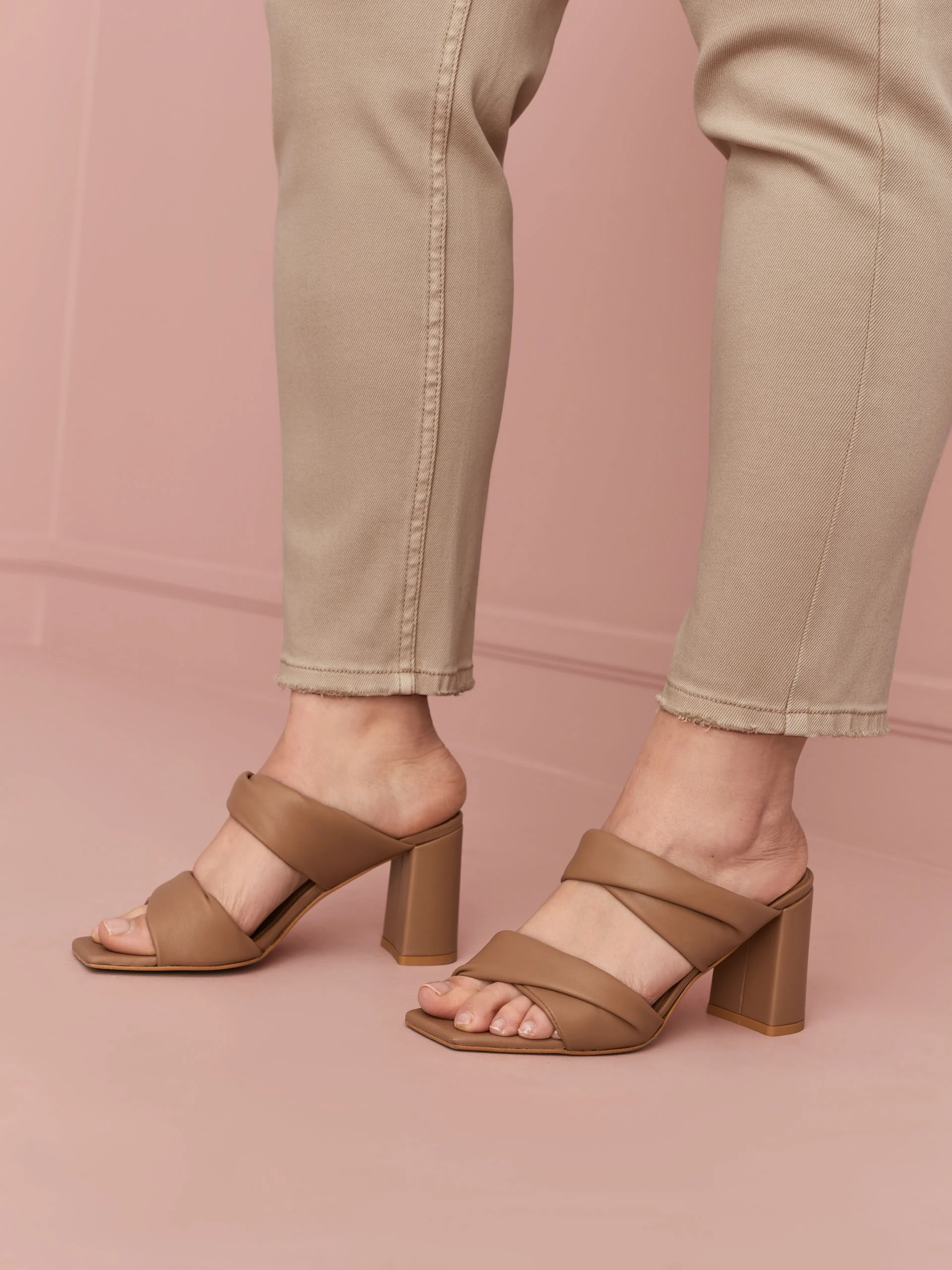 HEELED LEATHER MULES