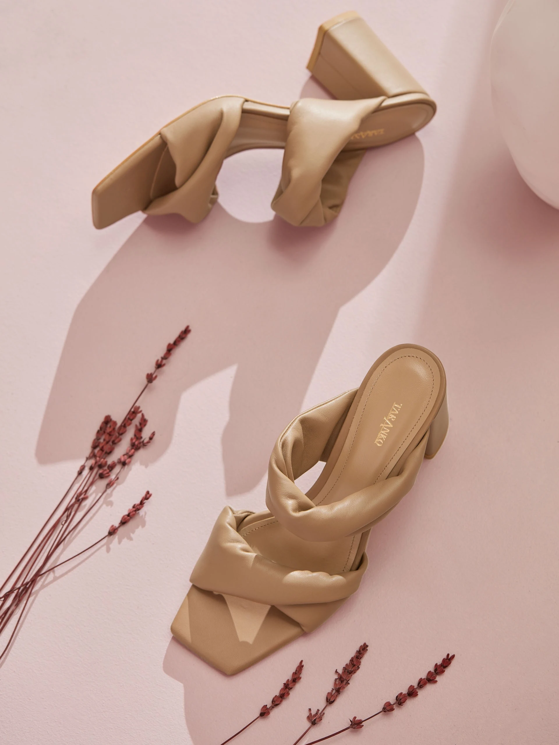 HEELED LEATHER MULES