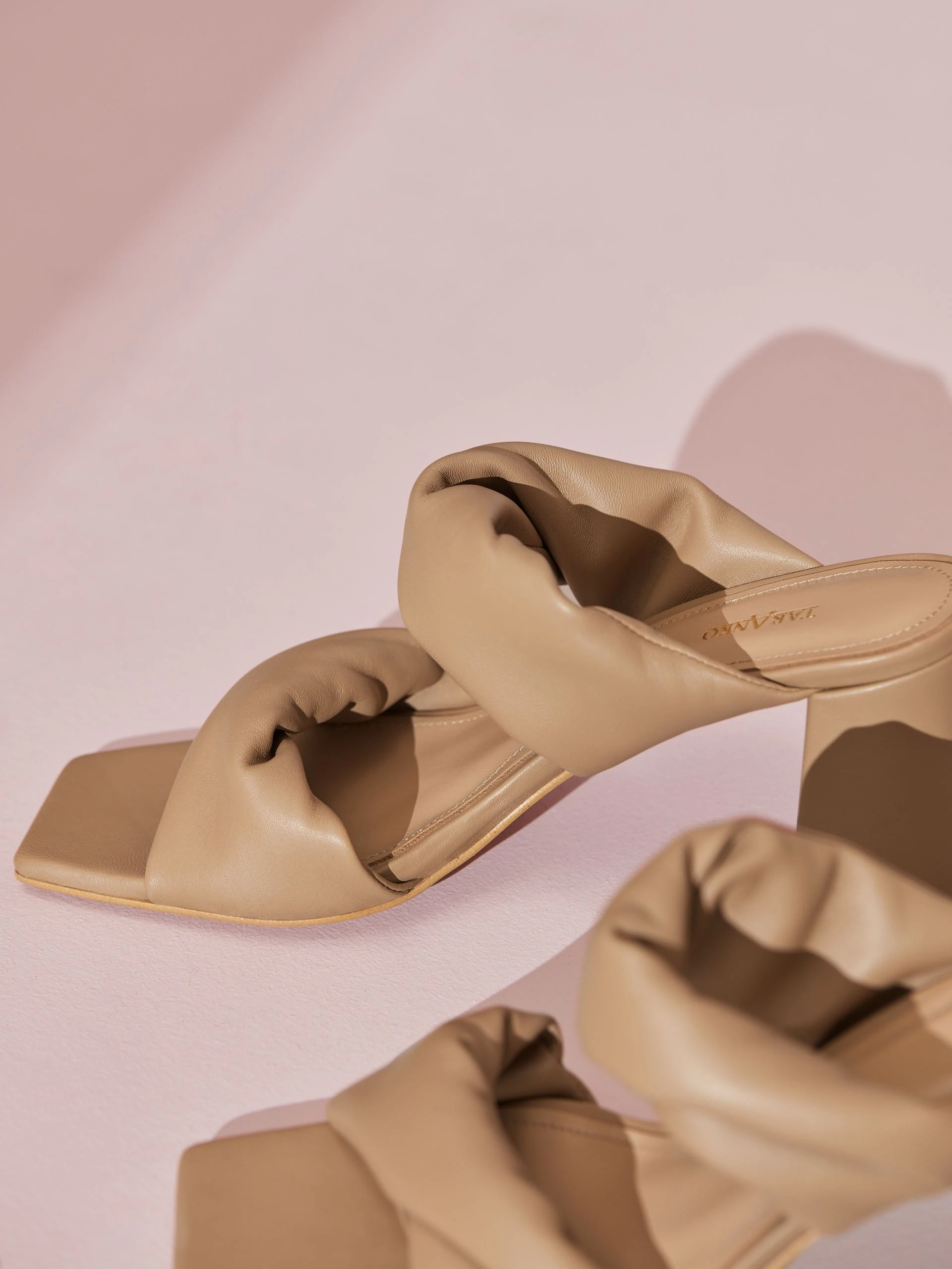 HEELED LEATHER MULES