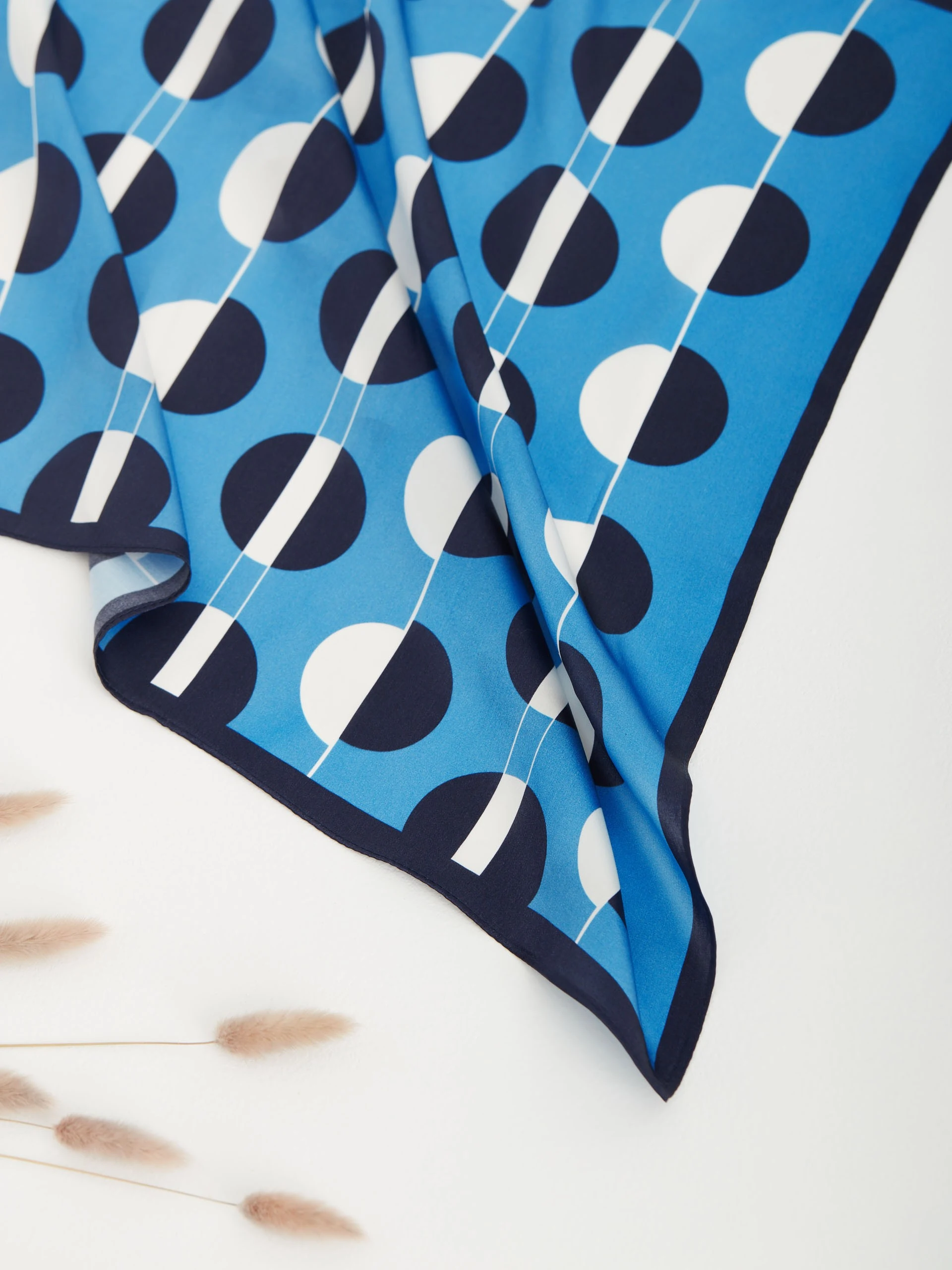 BLUE SILK GAVROSHKA