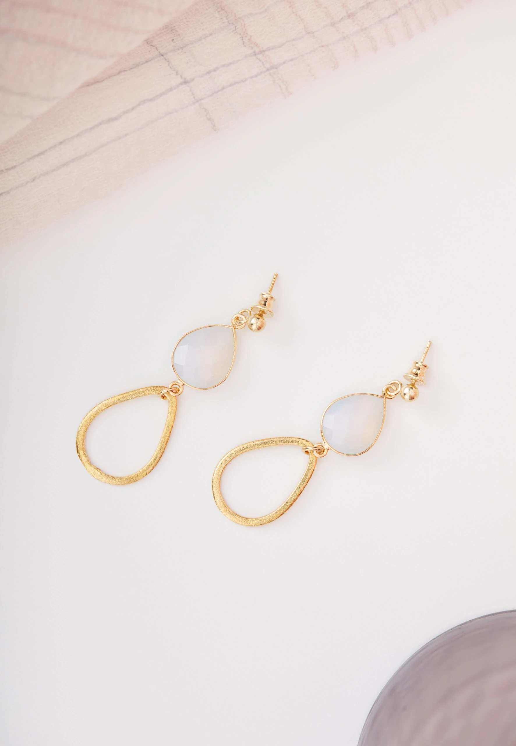 LONG EARRINGS WITH BLUE STONE