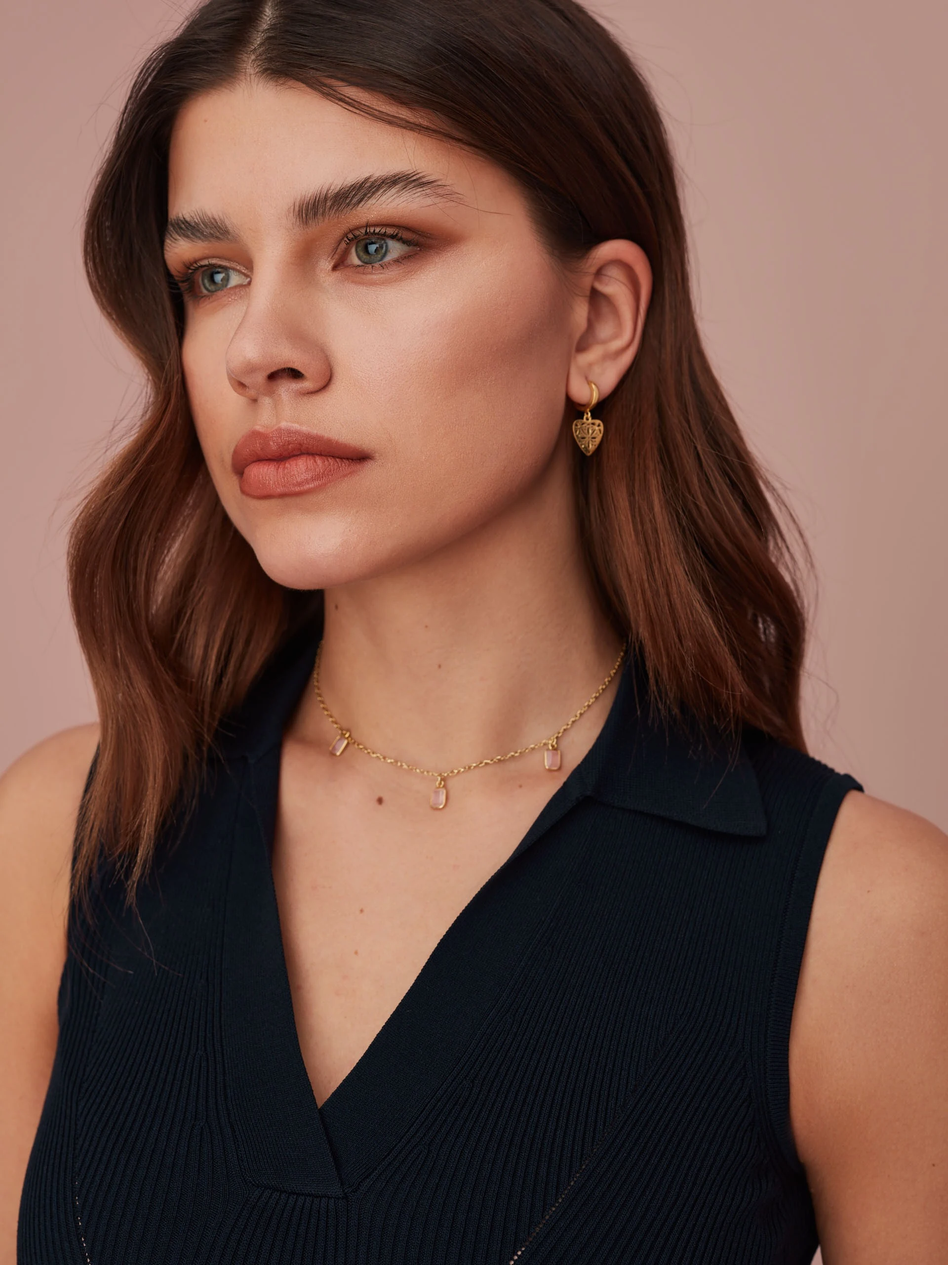 GOLD-PLATED NECKLACE WITH PINK STONES