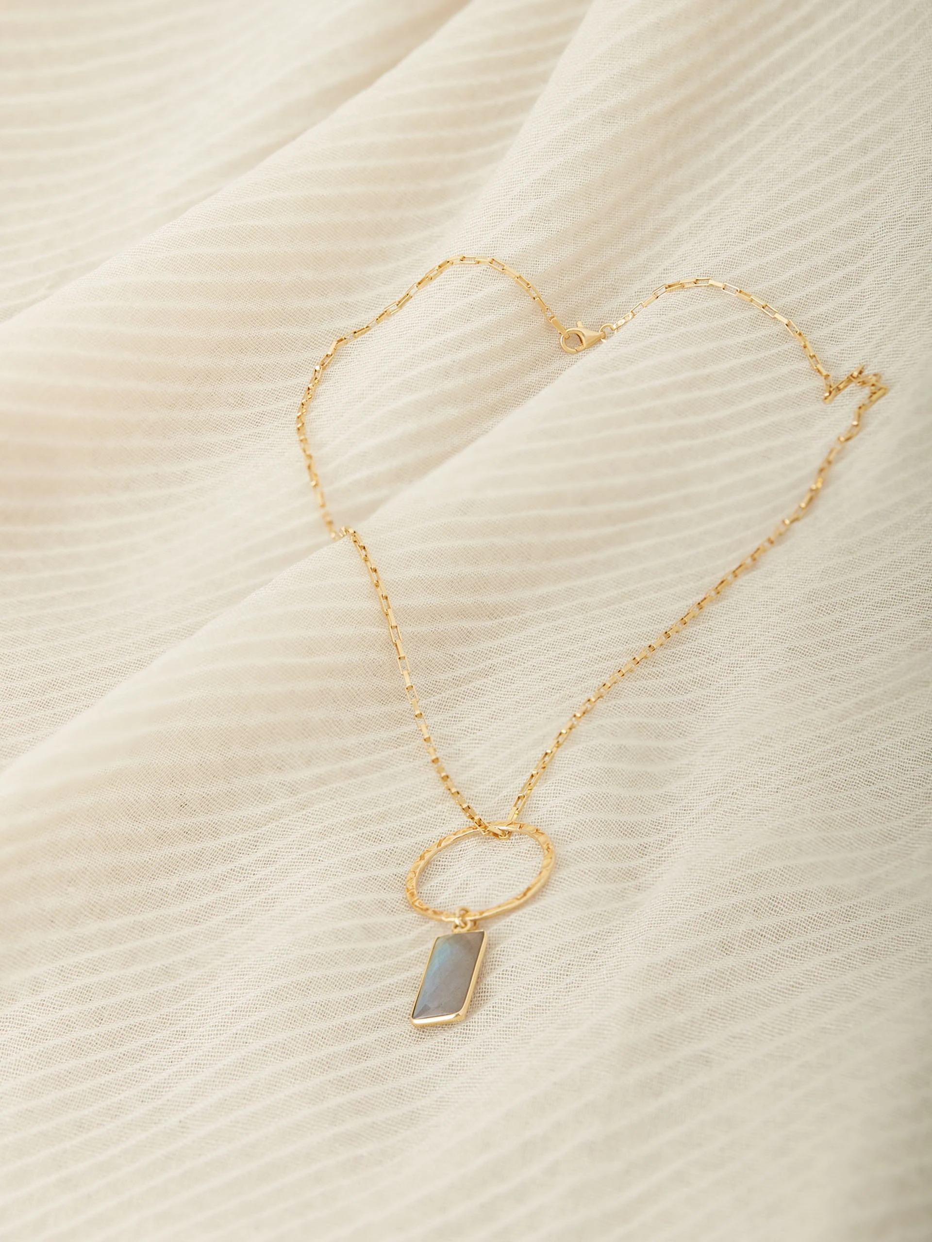 GOLD PLATED NECKLACE WITH LABRADORITE