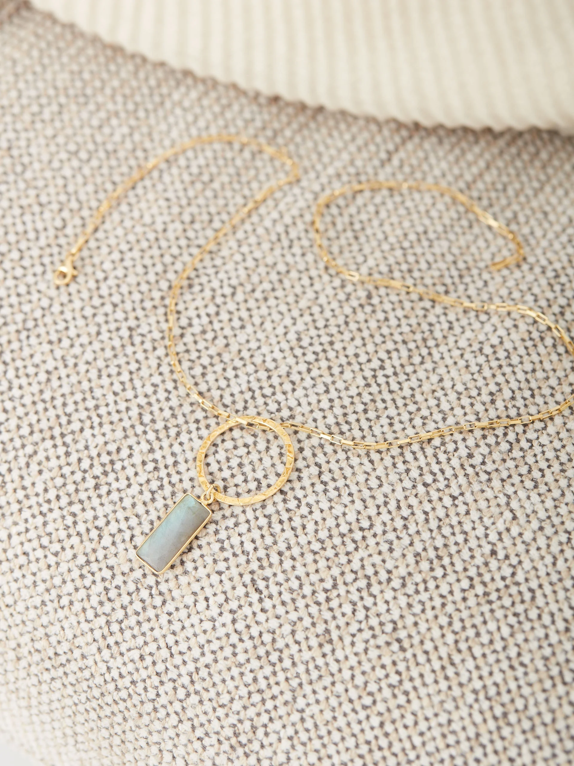GOLD PLATED NECKLACE WITH LABRADORITE
