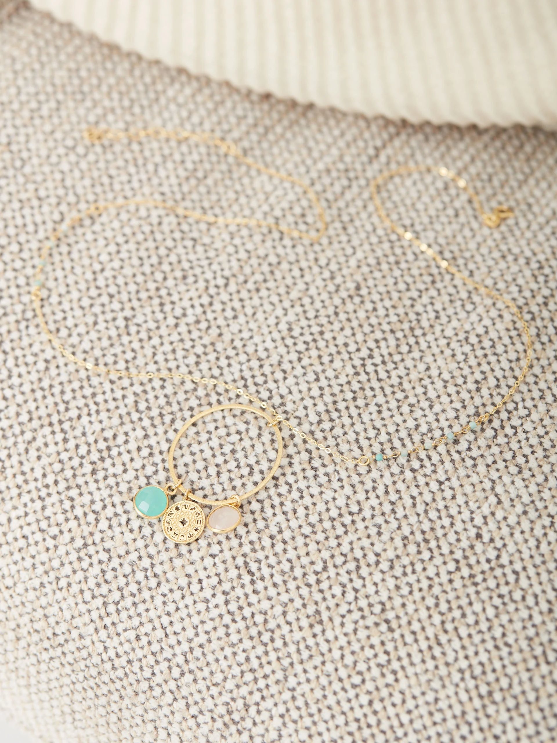 NECKLACE WITH NATURAL STONE CHARMS