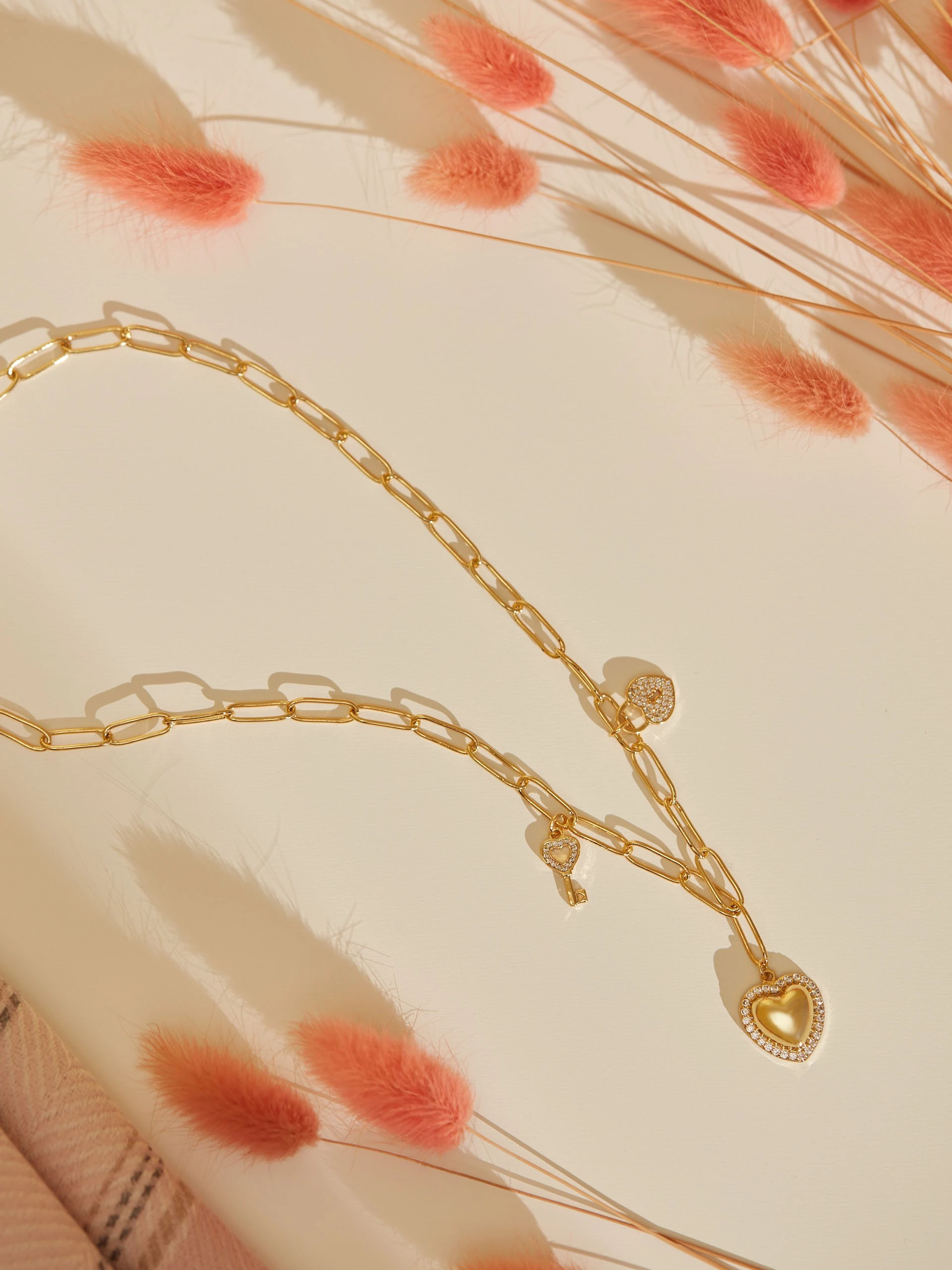 GOLD PLATED NECKLACE WITH PENDANTS