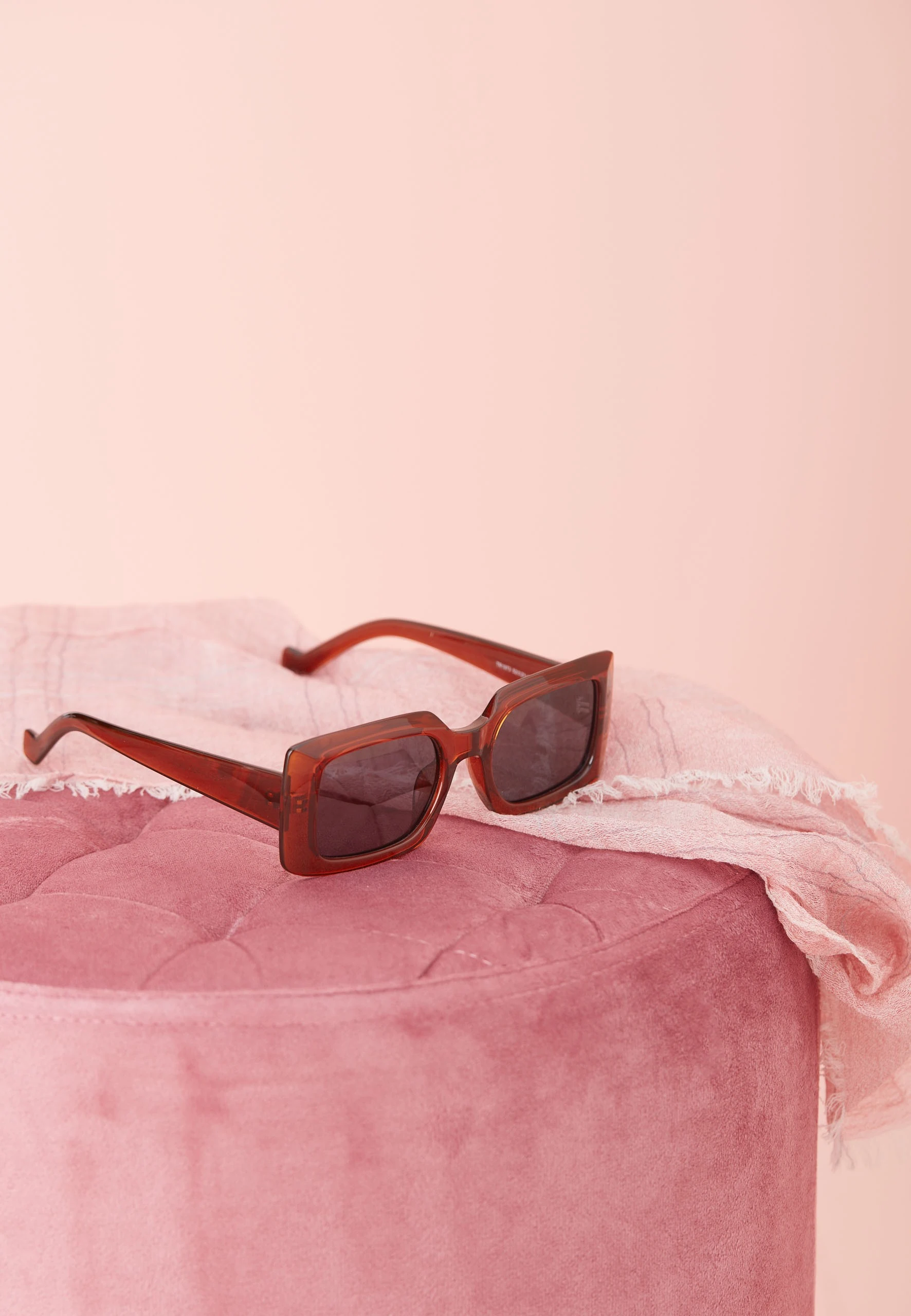 BROWN SUNGLASSES