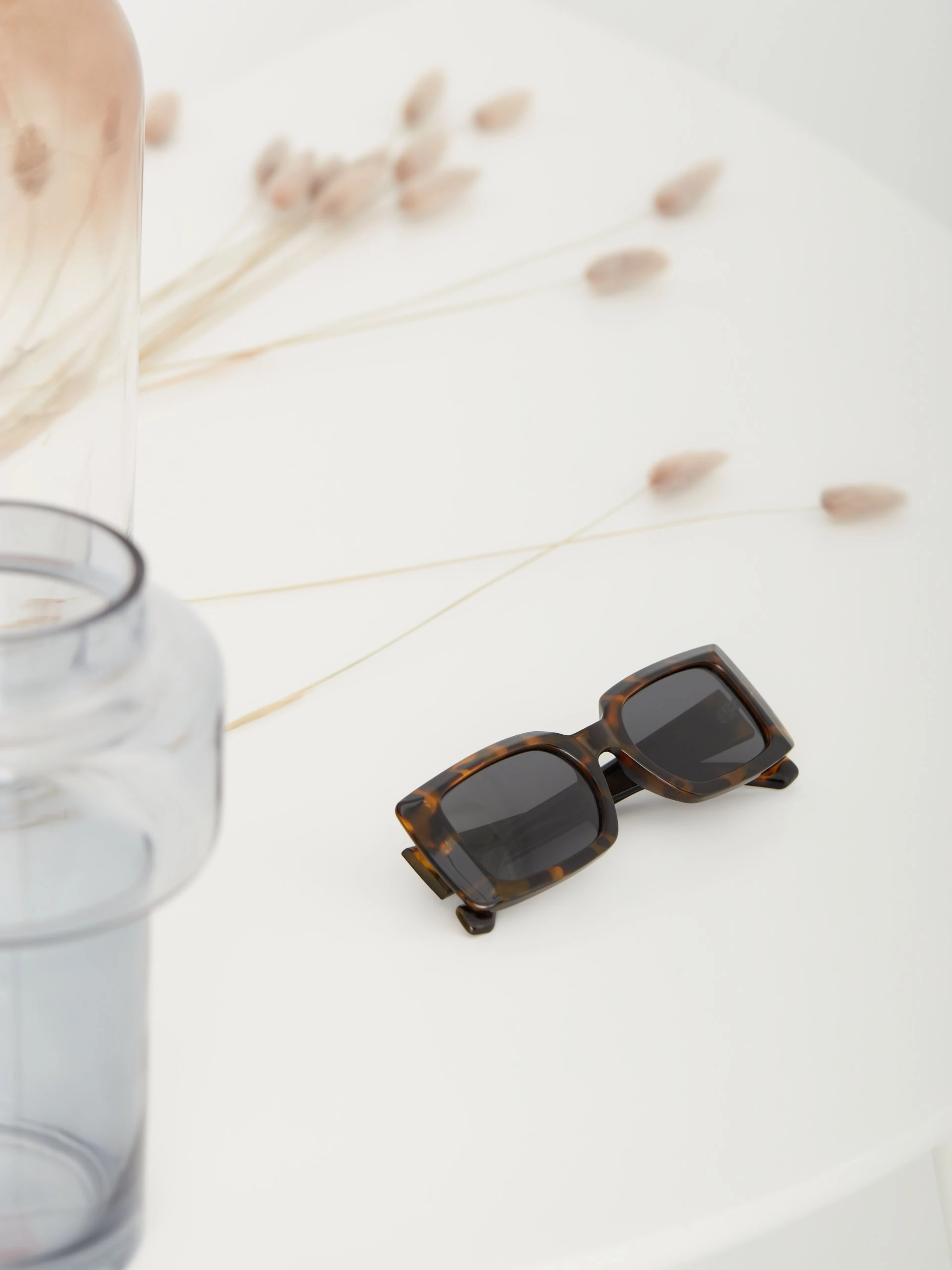 BROWN GLASSES