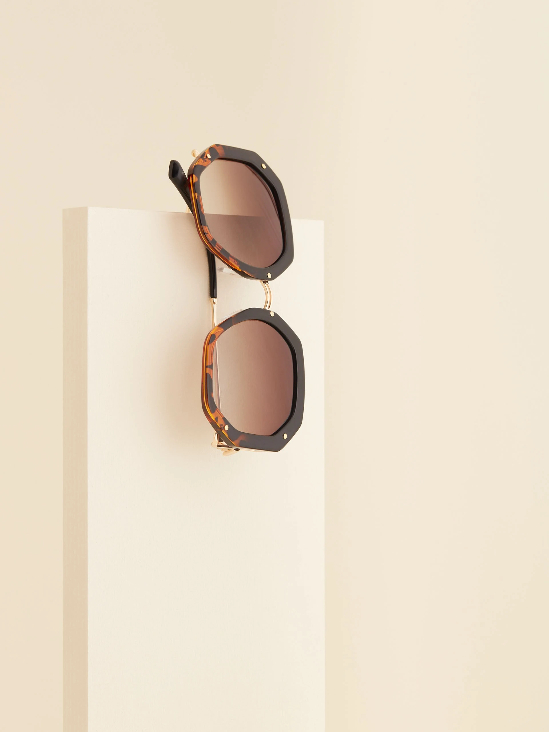 GLASSES WITH LEOPARD PRINT MOTIF