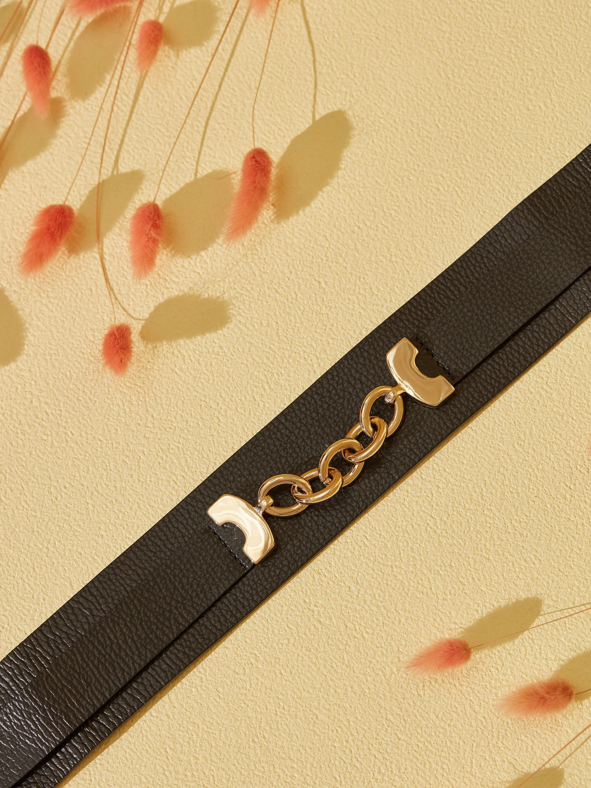 WIDE LEATHER STRAP