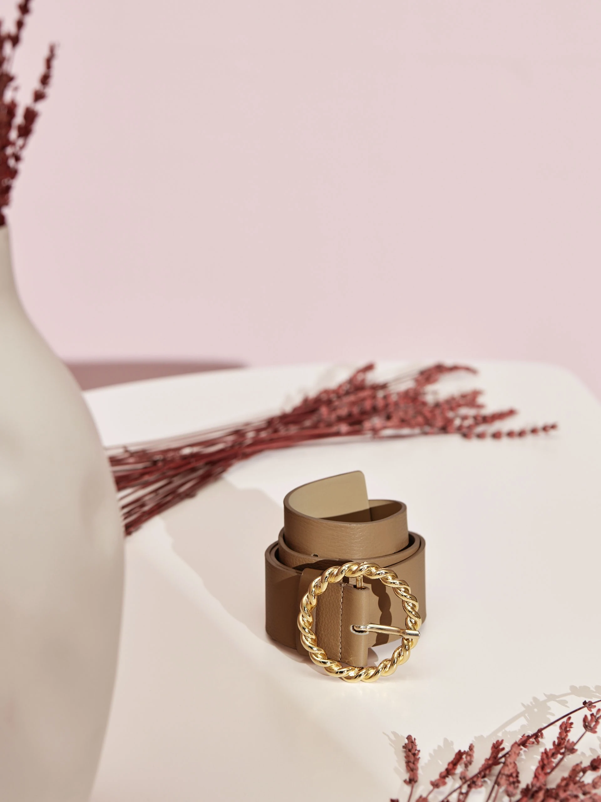 BEIGE BELT WITH ROUND BUCKLE