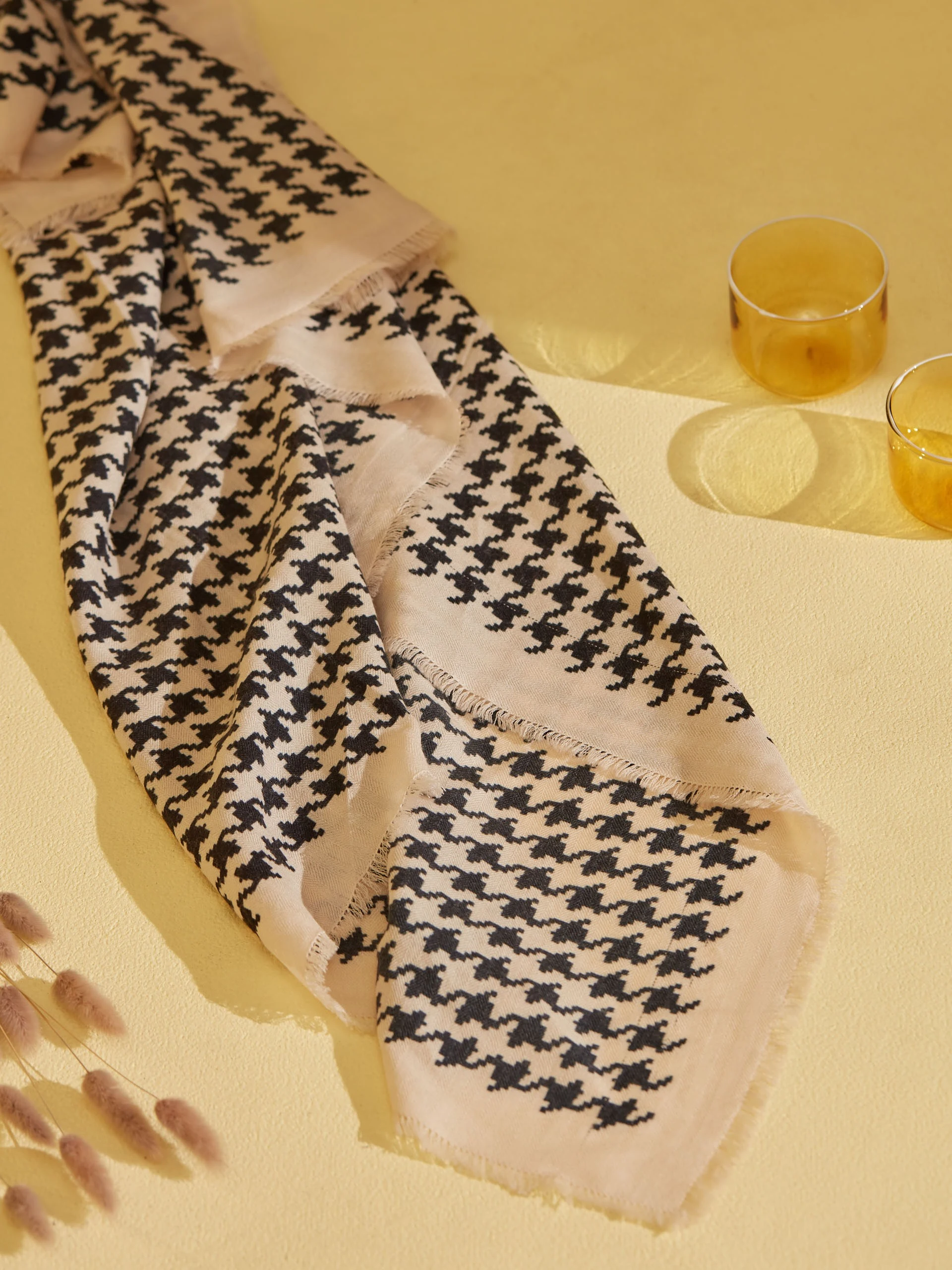 SHAWL IN BLACK AND WHITE PEPIT