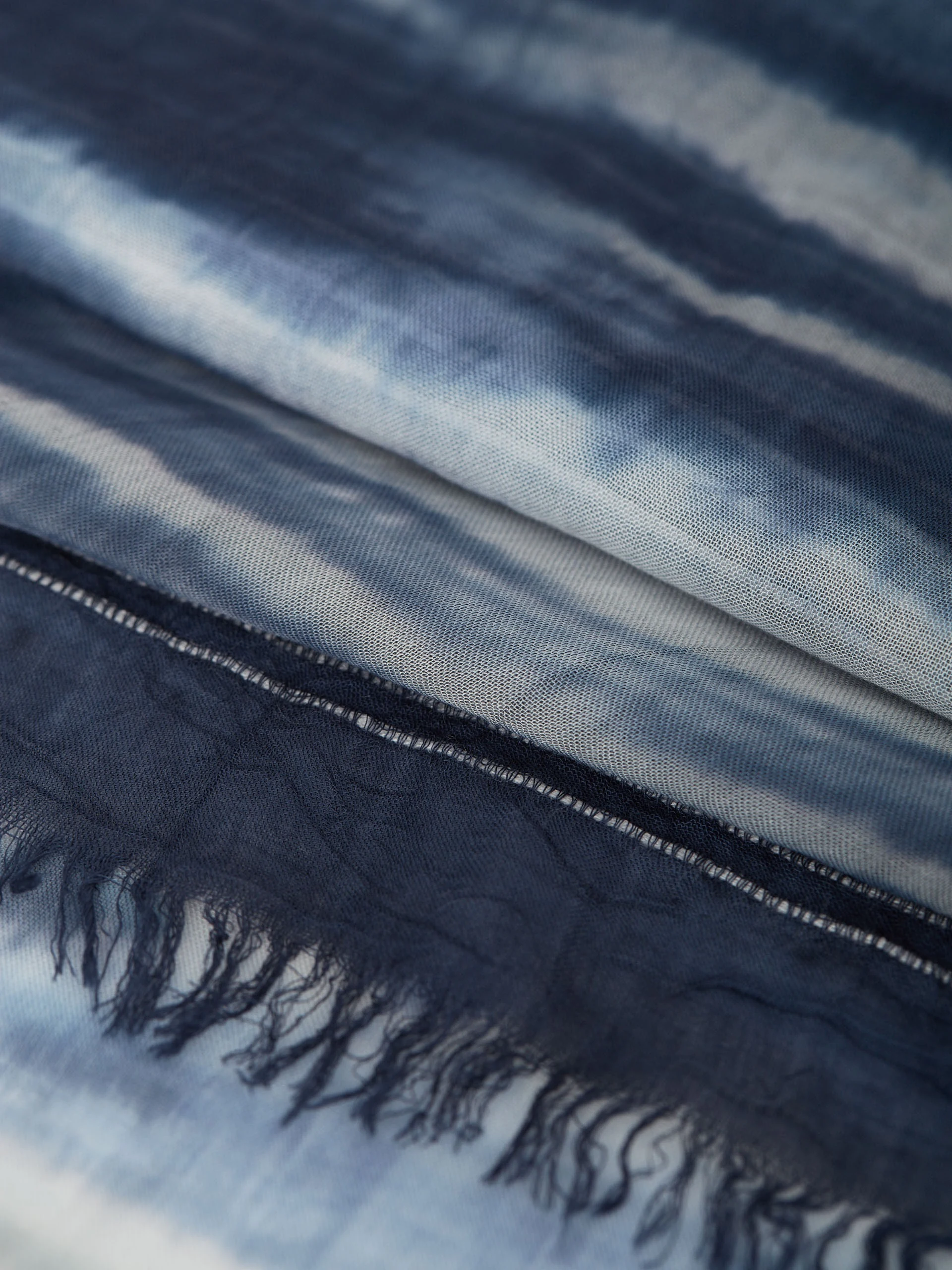 BLUE PATTERNED SHAWL